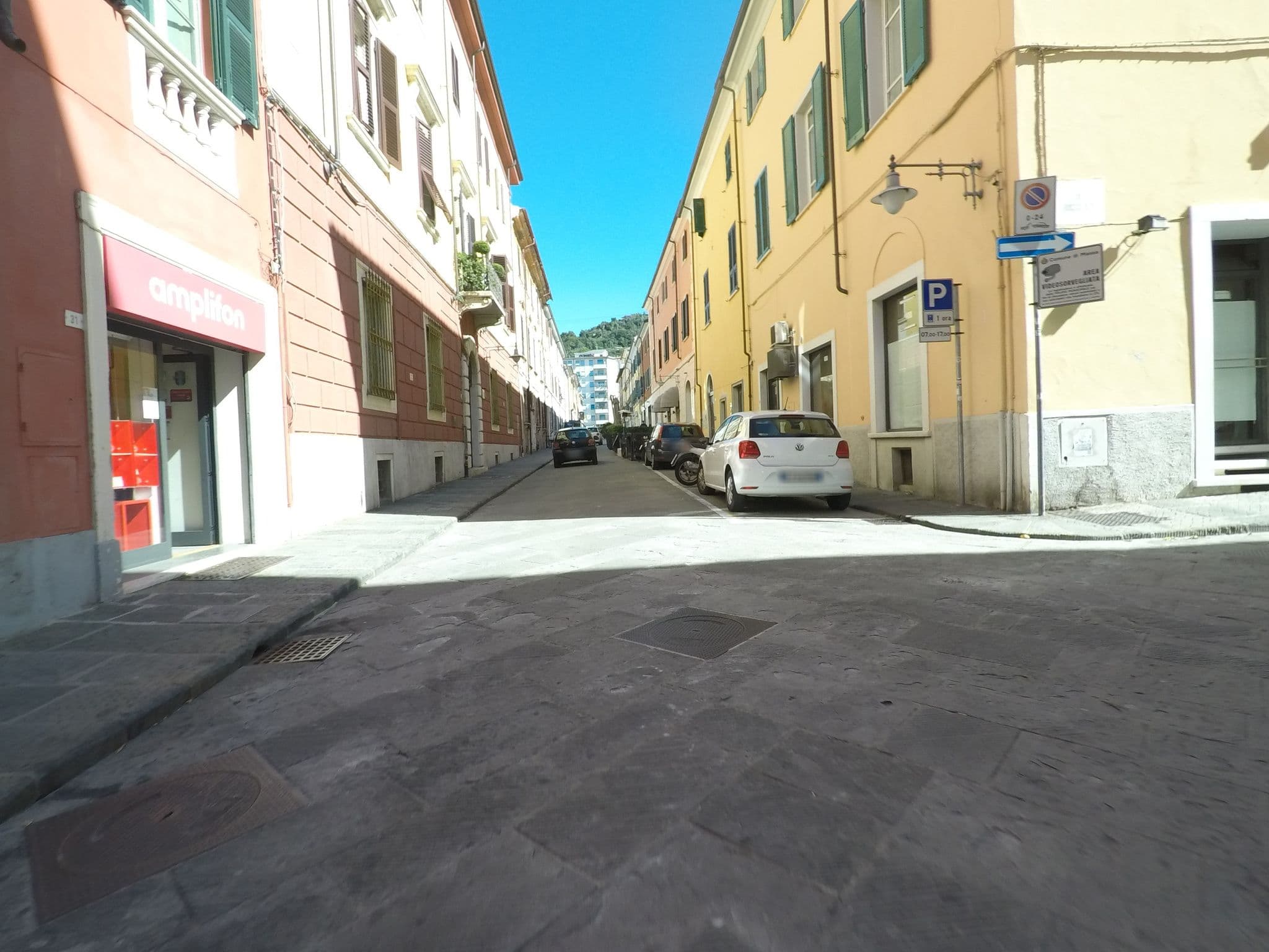 Street view near Cavour33, Massa — © cxc (CC BY-SA · Mapillary)