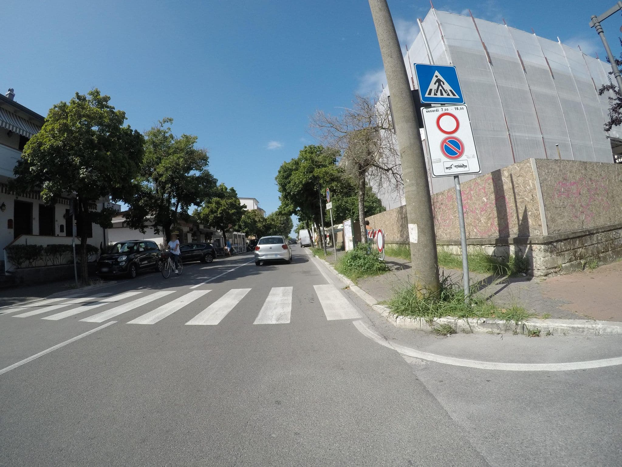 Street view near Hotel Roby di Tamarri Franca, Marina di Massa — © cxc (CC BY-SA · Mapillary)
