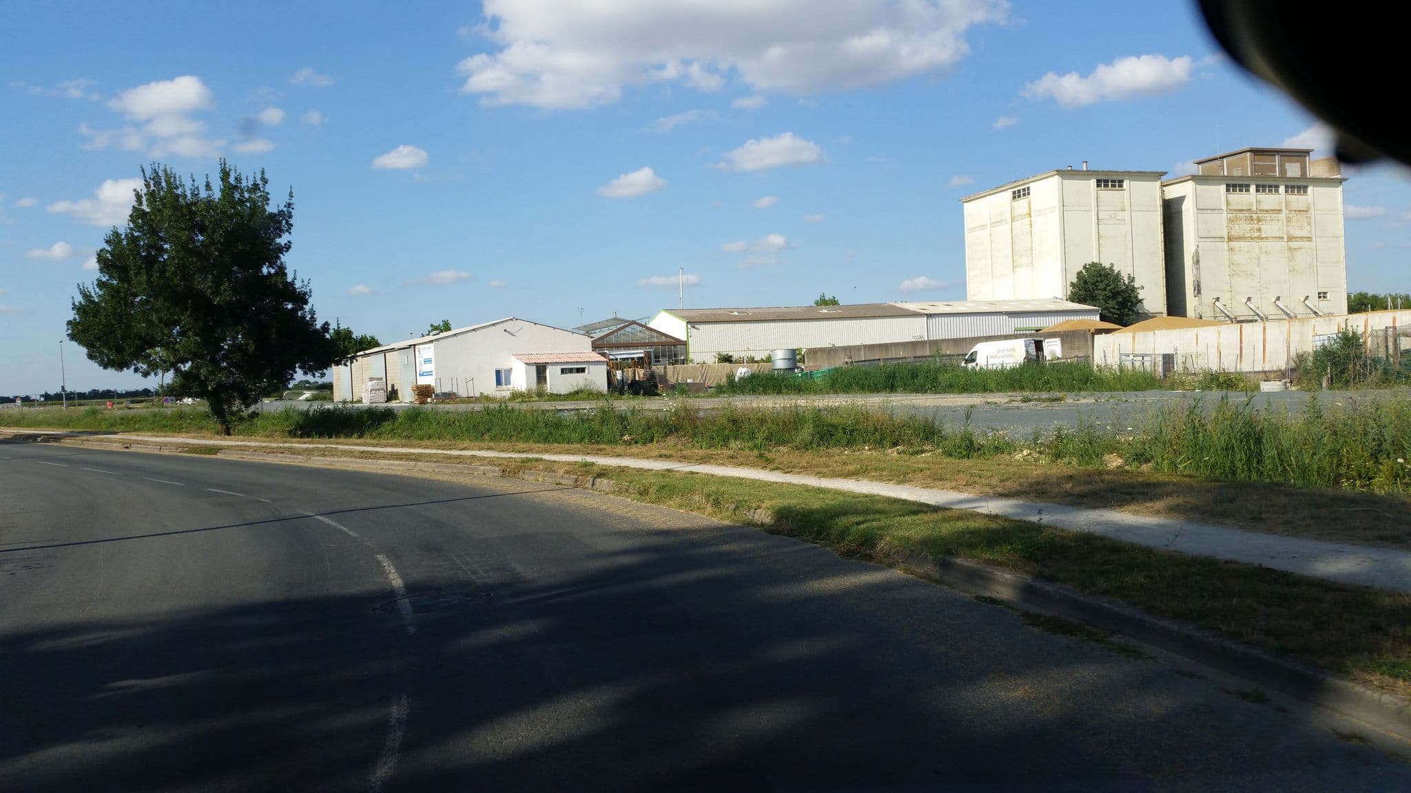 Street view near Aire de camping-car de Marans, Marans — © geo50 (CC BY-SA · Mapillary)