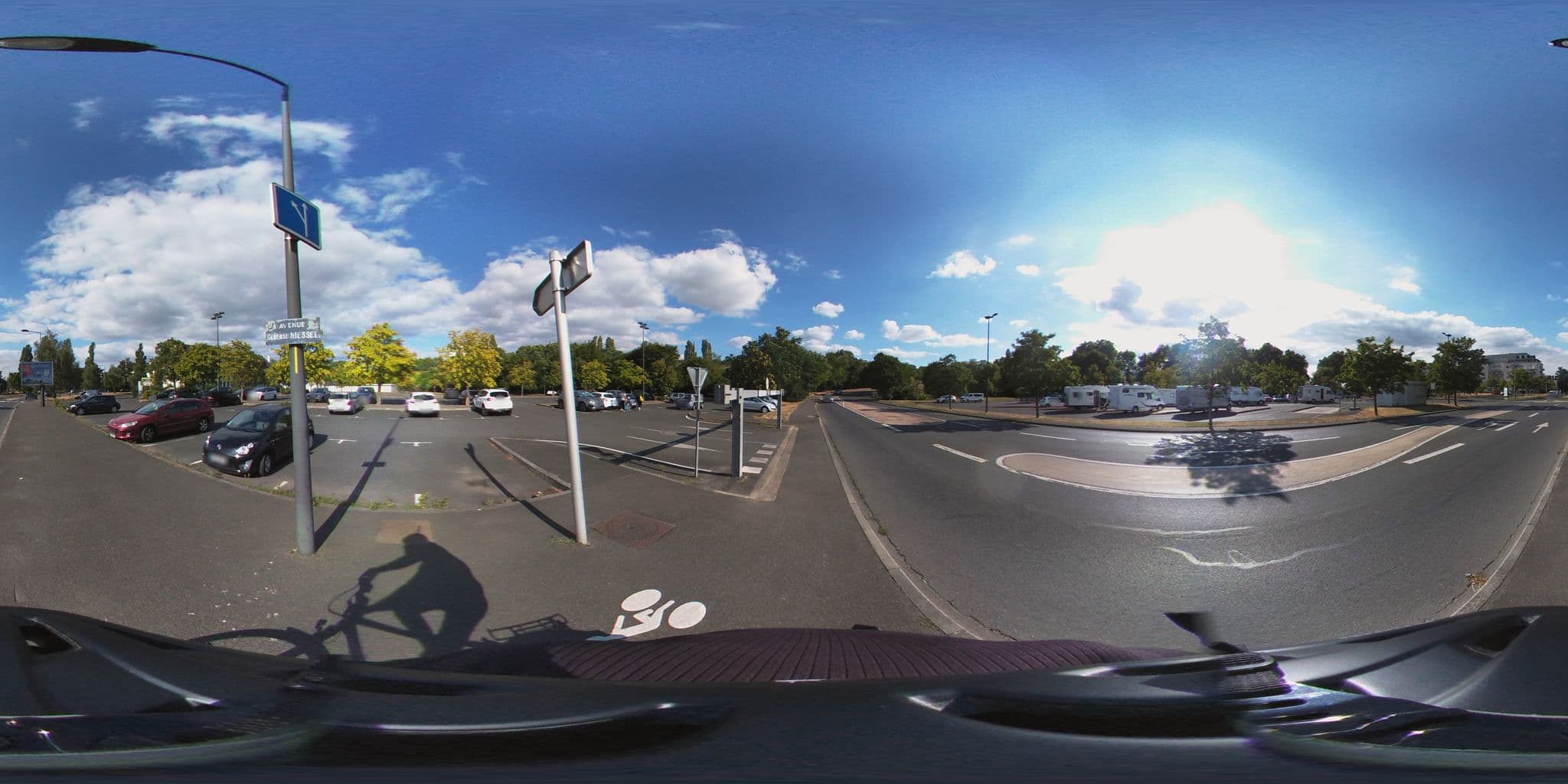 Street view near Aire de services Parking Relais du Lac - Tours, Saint-Avertin — © monsieur_a (CC BY-SA · Mapillary)