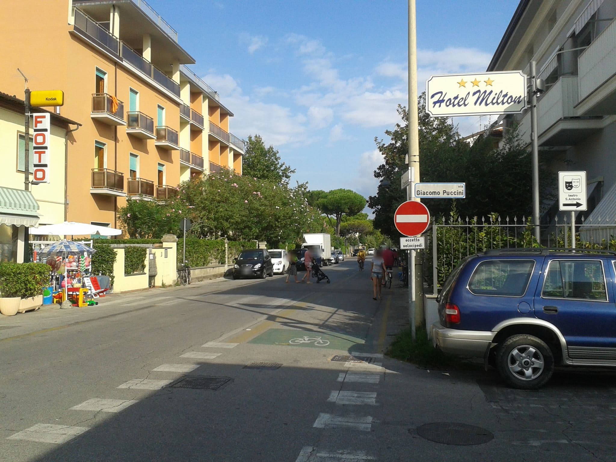 Street view near Hotel Milton, Pietrasanta — © sbiribizio (CC BY-SA · Mapillary)