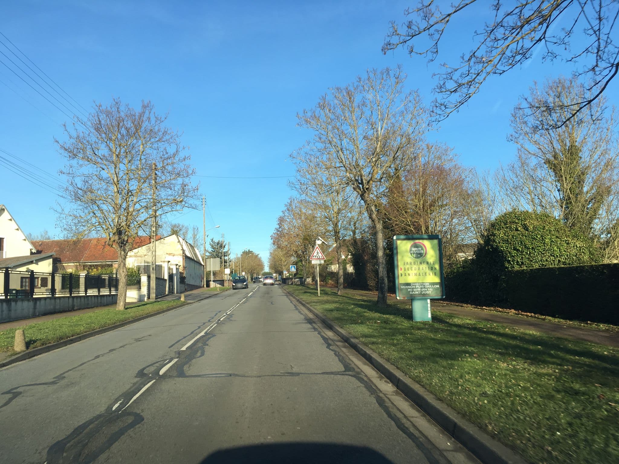 Street view near Aire de Camping-car Pacy-sur-Eure, Pacy-sur-Eure — © unmap (CC BY-SA · Mapillary)