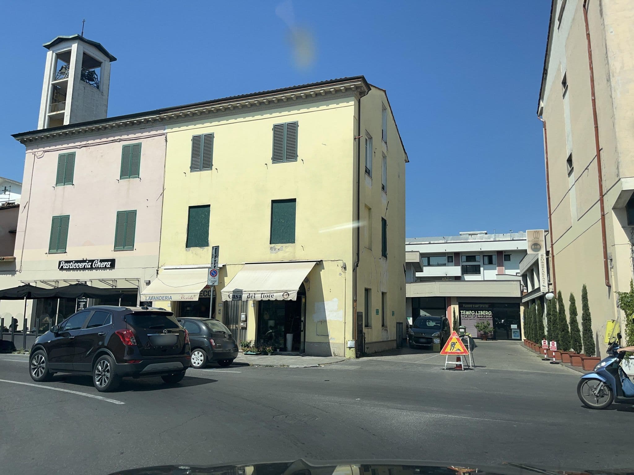Street view near Ai Cipressi SNC di Tovani Daniele & Tovani Gabriele, Lucca — © fod (CC BY-SA · Mapillary)