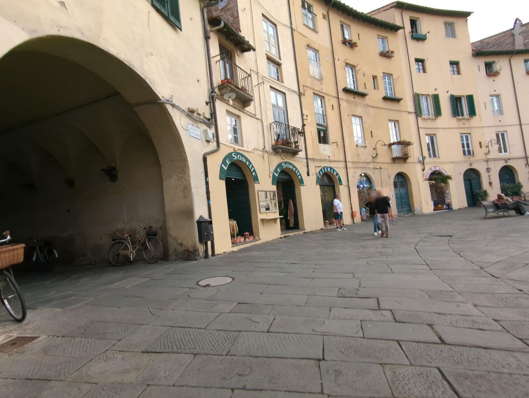 Street view near Best Amphiteatre, Lucca — © ente (CC BY-SA · Mapillary)