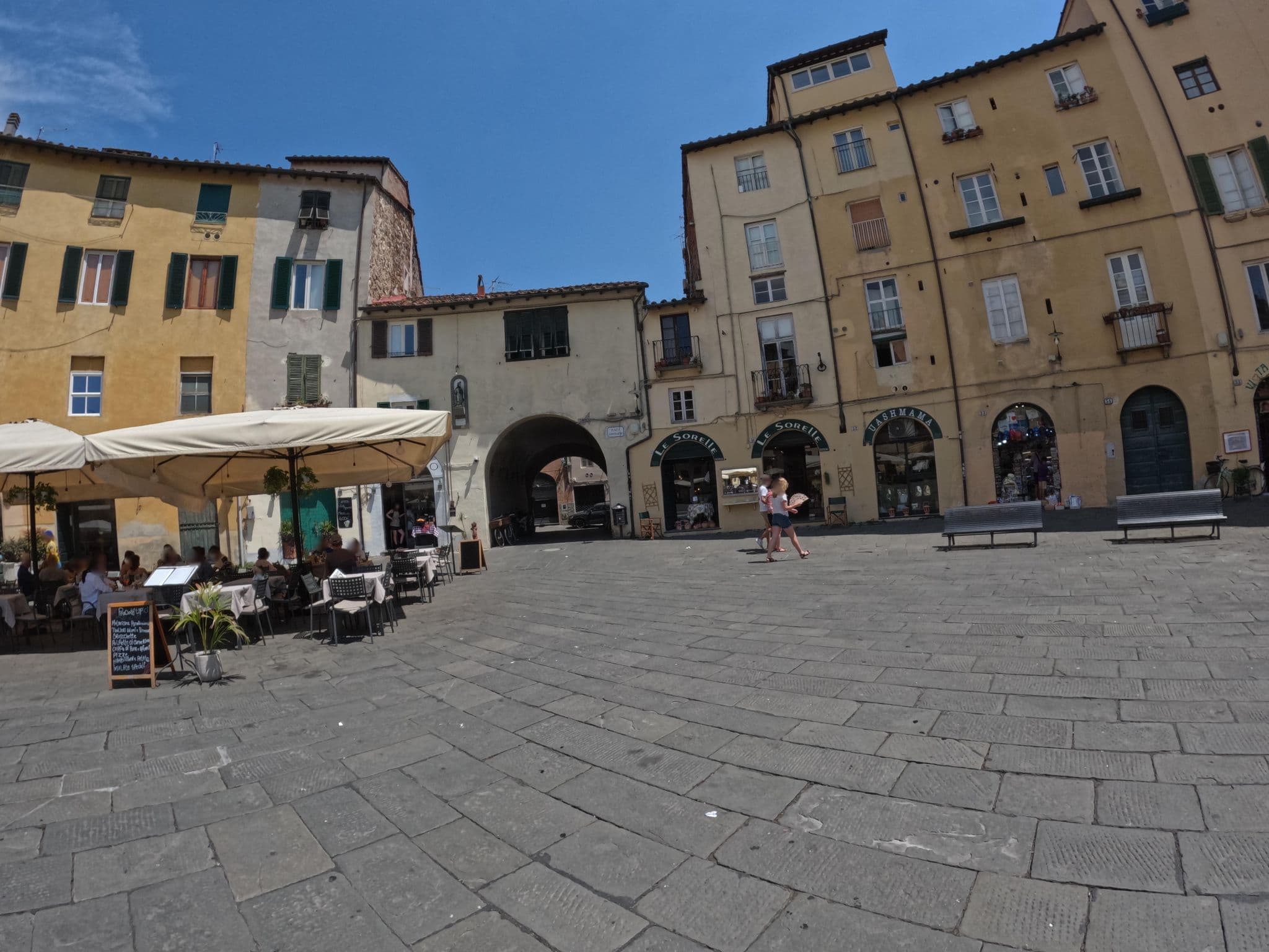 Street view near La Casa di Lucca, Lucca — © fod (CC BY-SA · Mapillary)