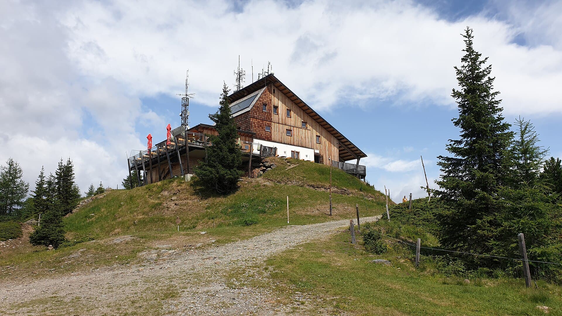 Hochsteinhütte (via Wikimedia Commons, CC BY-SA 4.0)