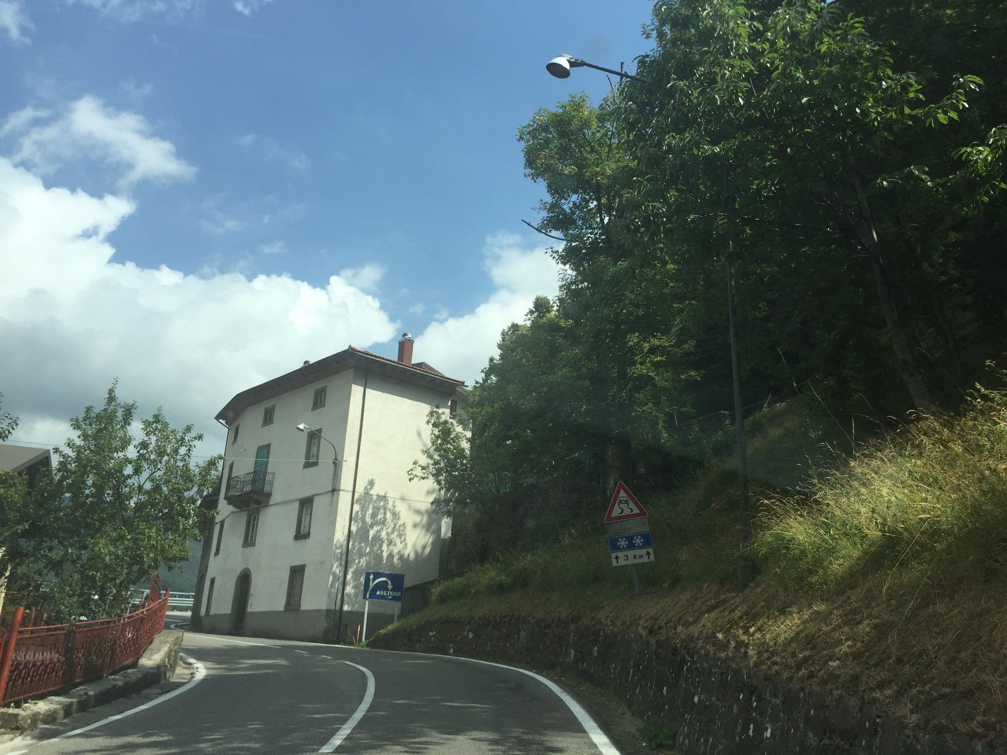 Street view near Albergo Bar Ristorante Quadrifoglio di Salomoni Daniele & C. SNC, San Marcello Pistoiese — © mapillary_service (CC BY-SA · Mapillary)