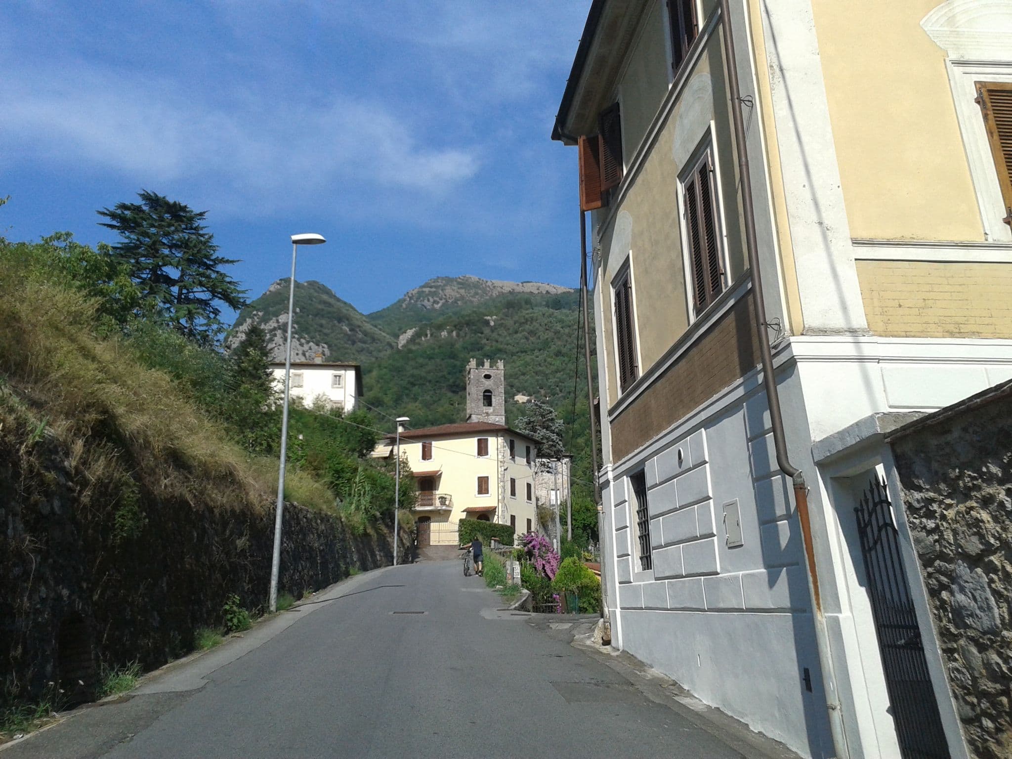 Street view near La Sosta In Toscana Relais, Camaiore — © momix (CC BY-SA · Mapillary)
