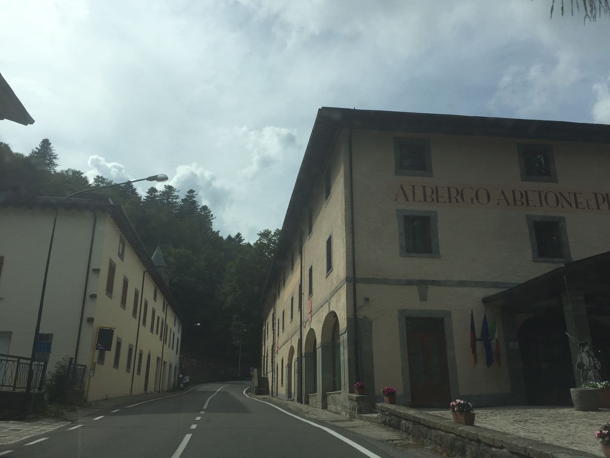 Street view near Albergo Abetone e Piramidi, Fanano — © mapillary_service (CC BY-SA · Mapillary)