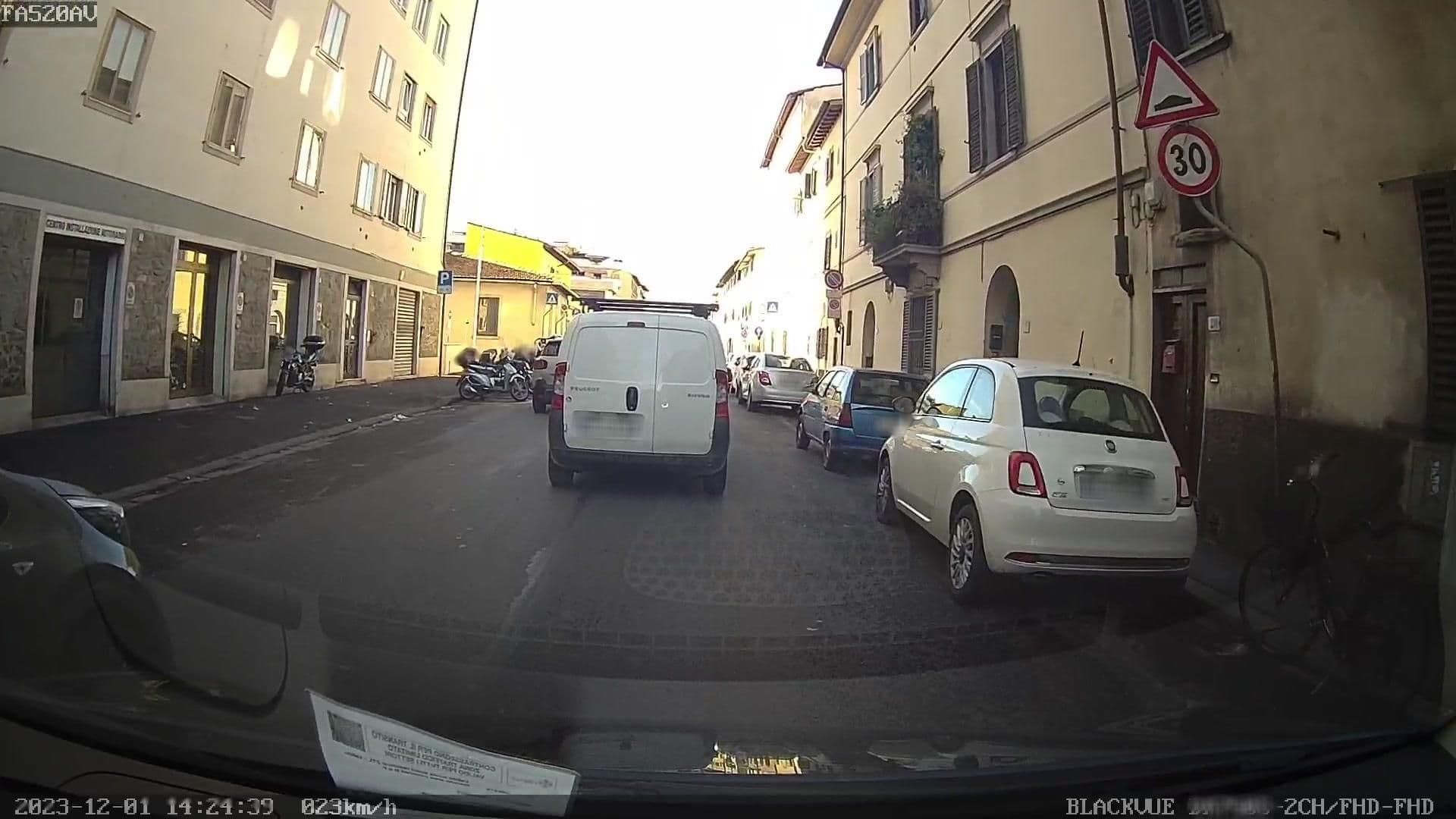 Street view near La Terrazza di Paola, Florence — © riccardofuziercayla (CC BY-SA · Mapillary)