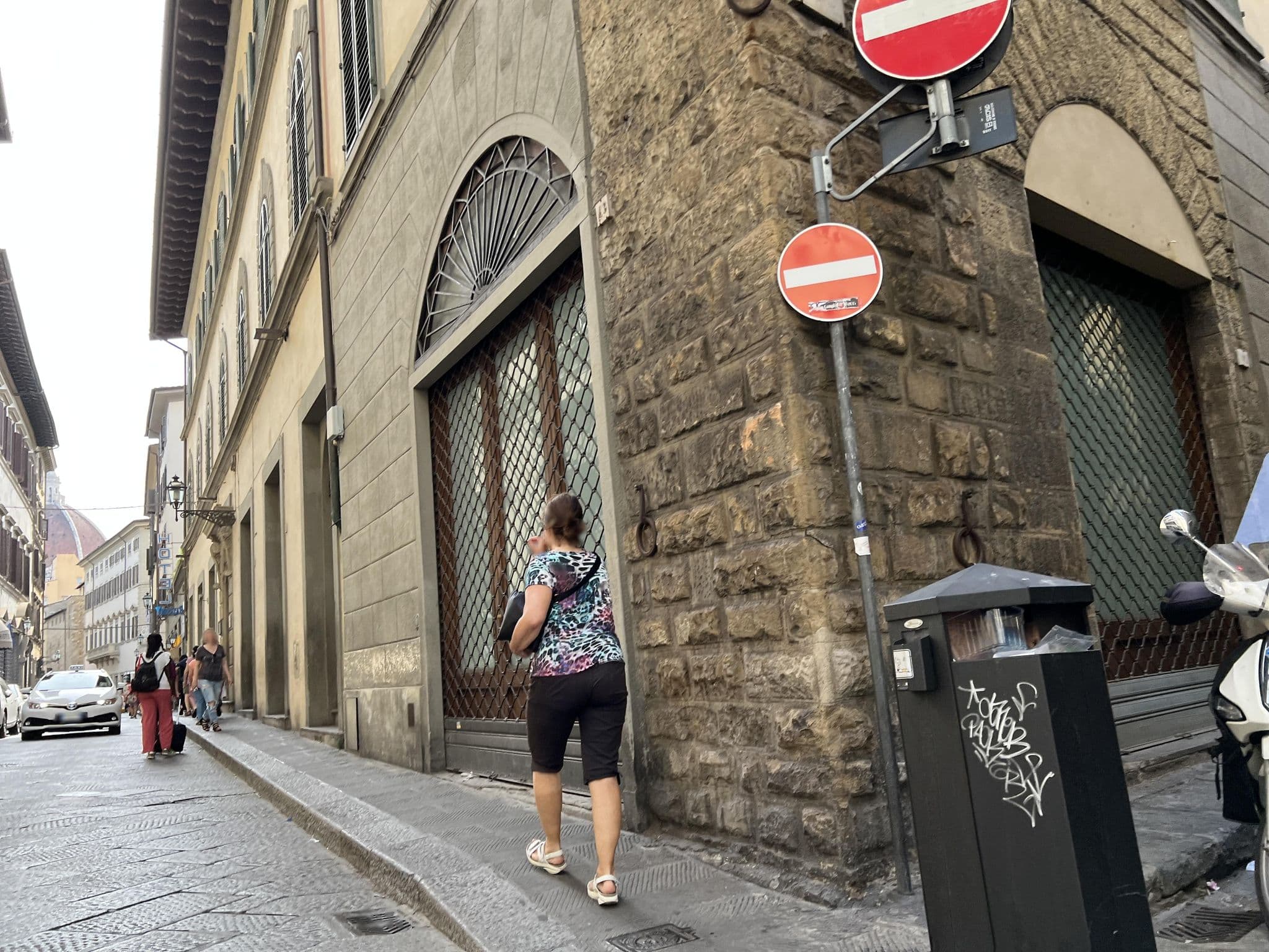 Street view near Hotel Cerratano, Florence — © shogohirasawa (CC BY-SA · Mapillary)