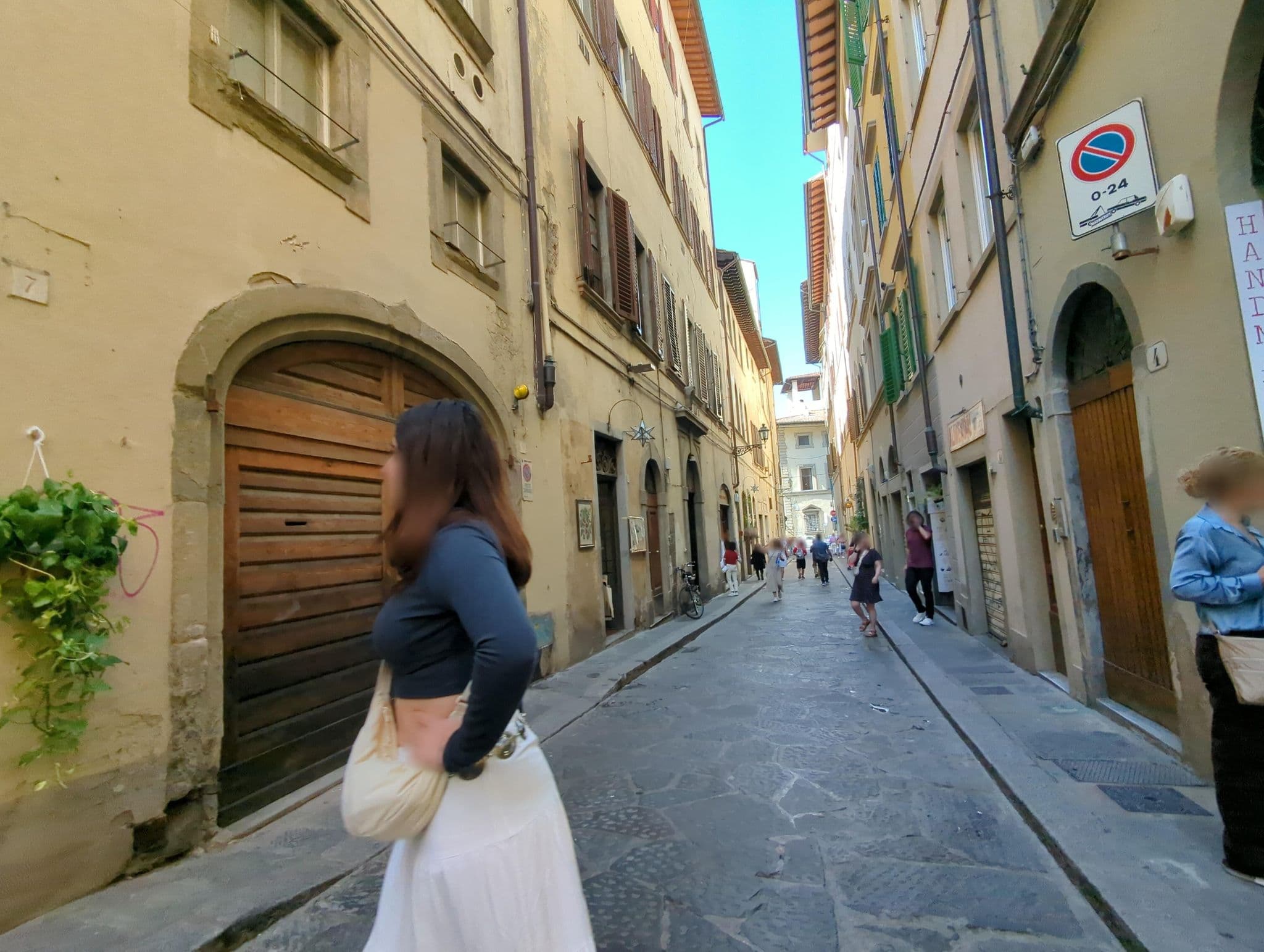 Street view near B&B PITTI LIVING, Florence — © ente (CC BY-SA · Mapillary)