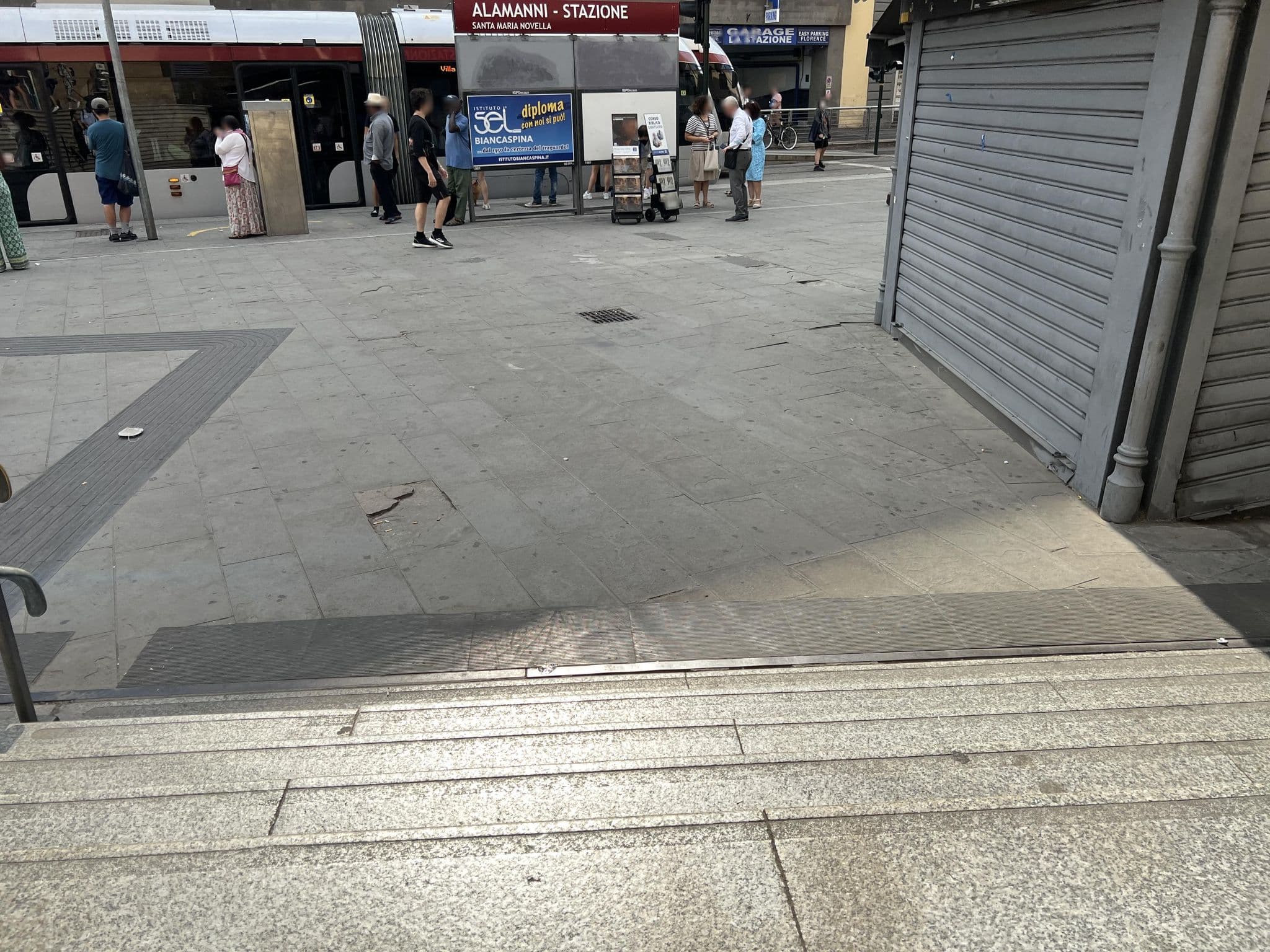 Street view near B&H Hotels - Ambasciatoro, Florence — © shogohirasawa (CC BY-SA · Mapillary)