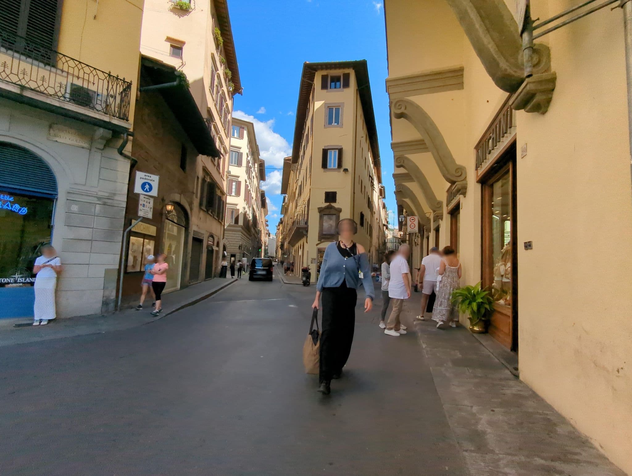 Street view near leone blu, Florence — © ente (CC BY-SA · Mapillary)