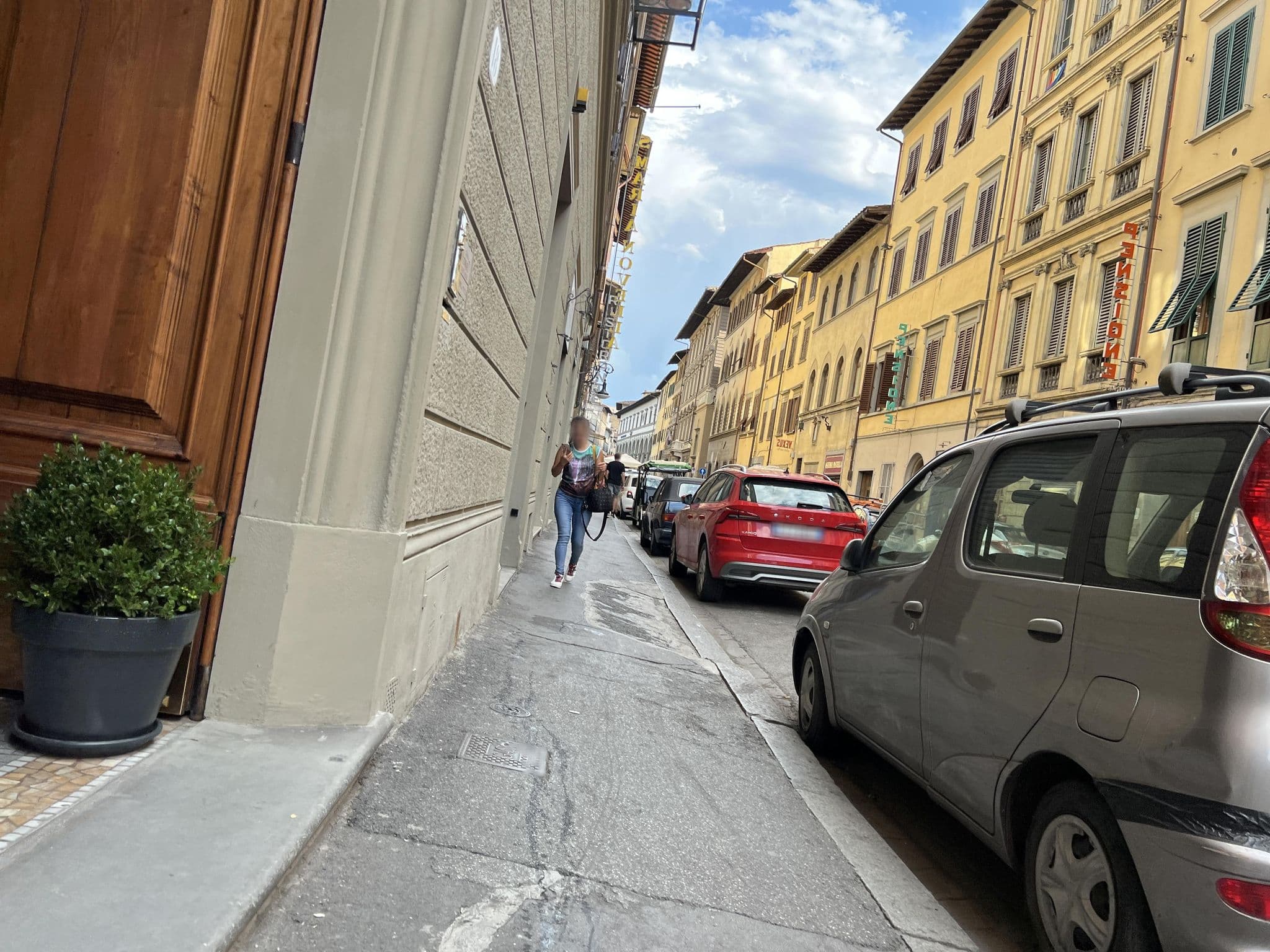 Street view near Il Piccolo Fiorentino, Florence — © shogohirasawa (CC BY-SA · Mapillary)