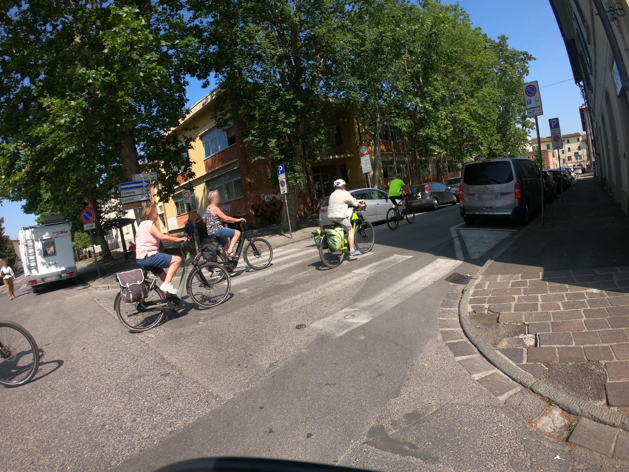 Street view near Residenza Conte di Cavour, Empoli — © pbb (CC BY-SA · Mapillary)