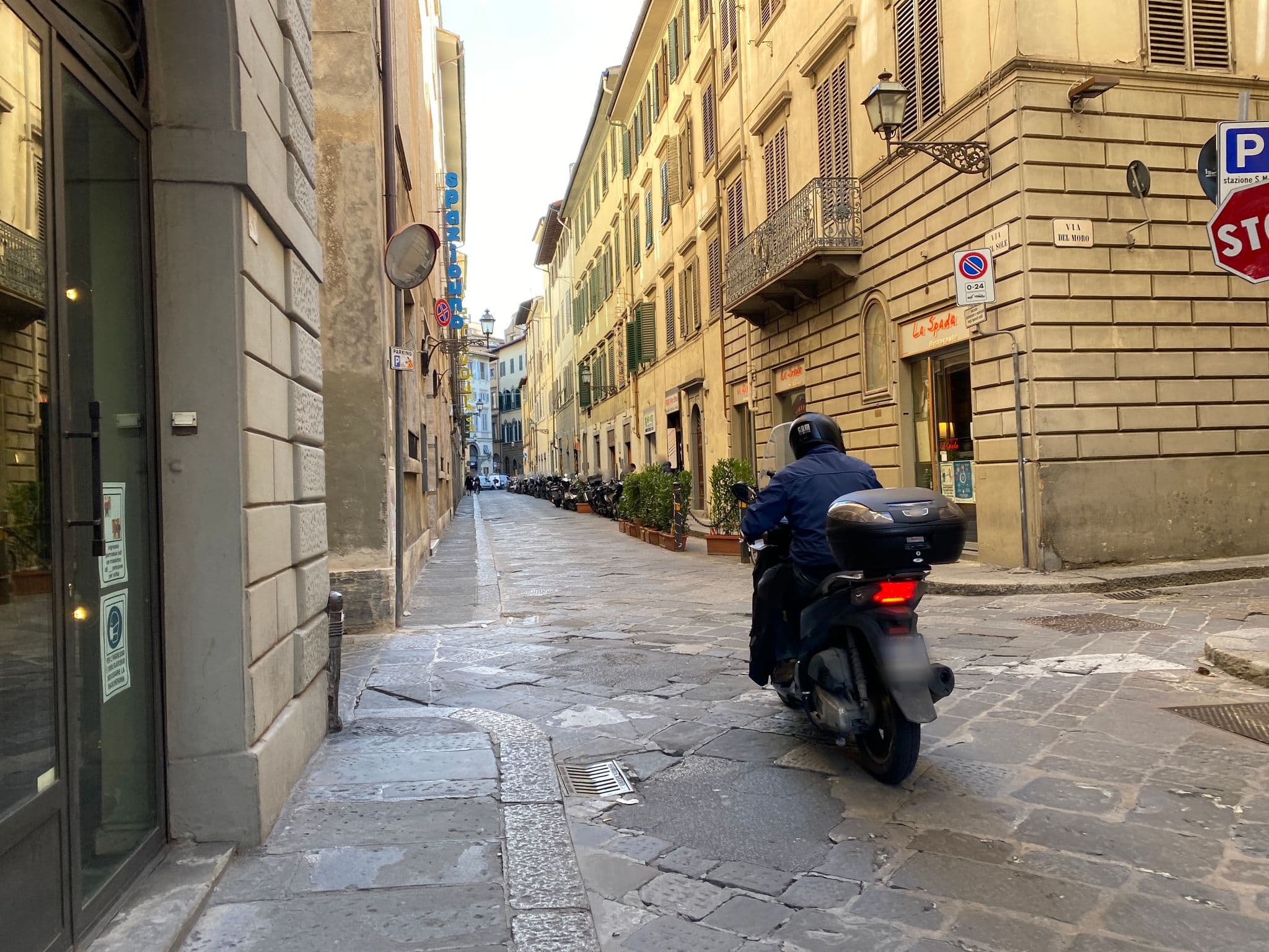 Street view near Assaporarte, Florence — © asturksever (CC BY-SA · Mapillary)