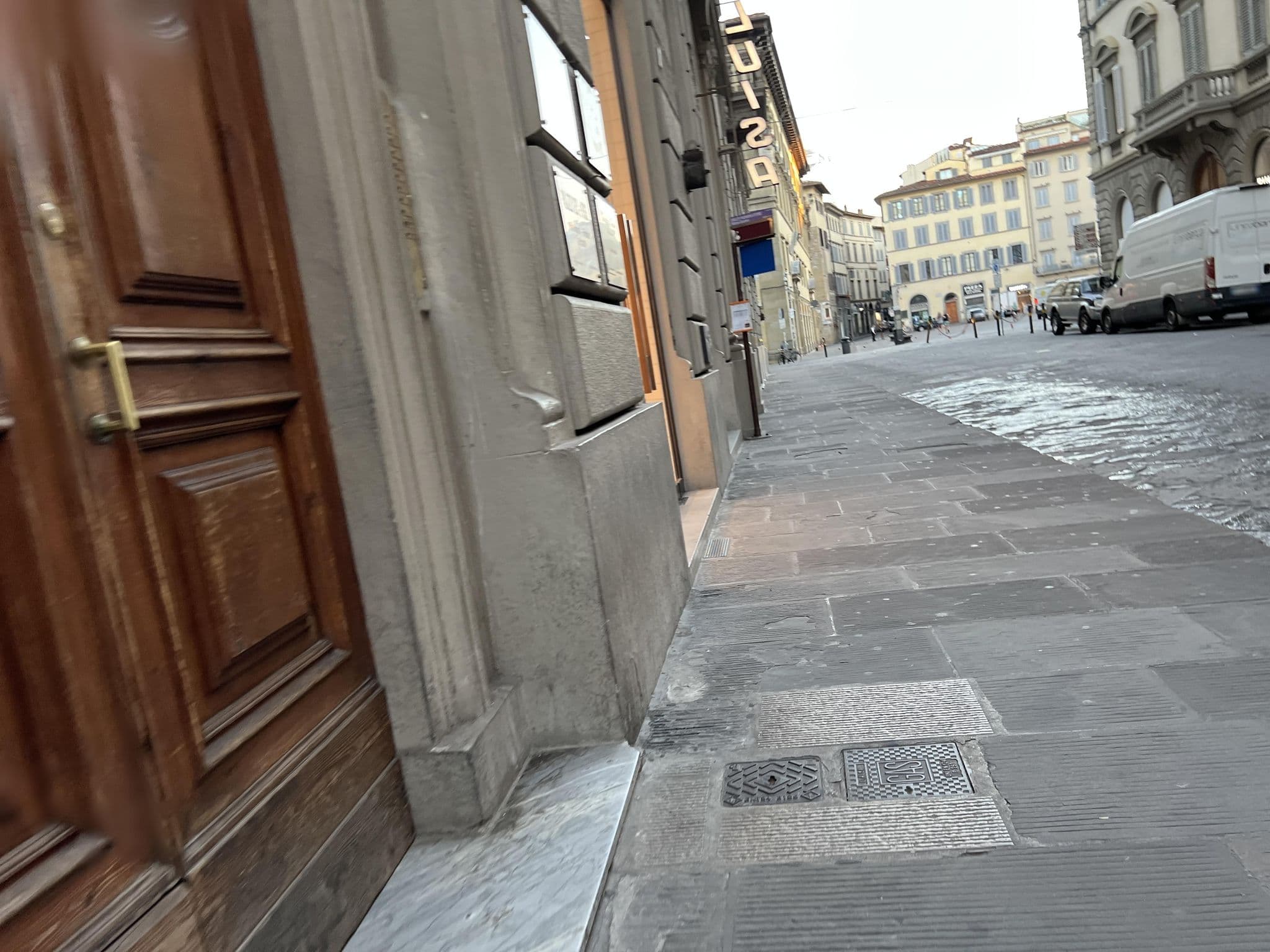 Street view near Magnifico Messere Bed & Breakfast Florence, Florence — © shogohirasawa (CC BY-SA · Mapillary)