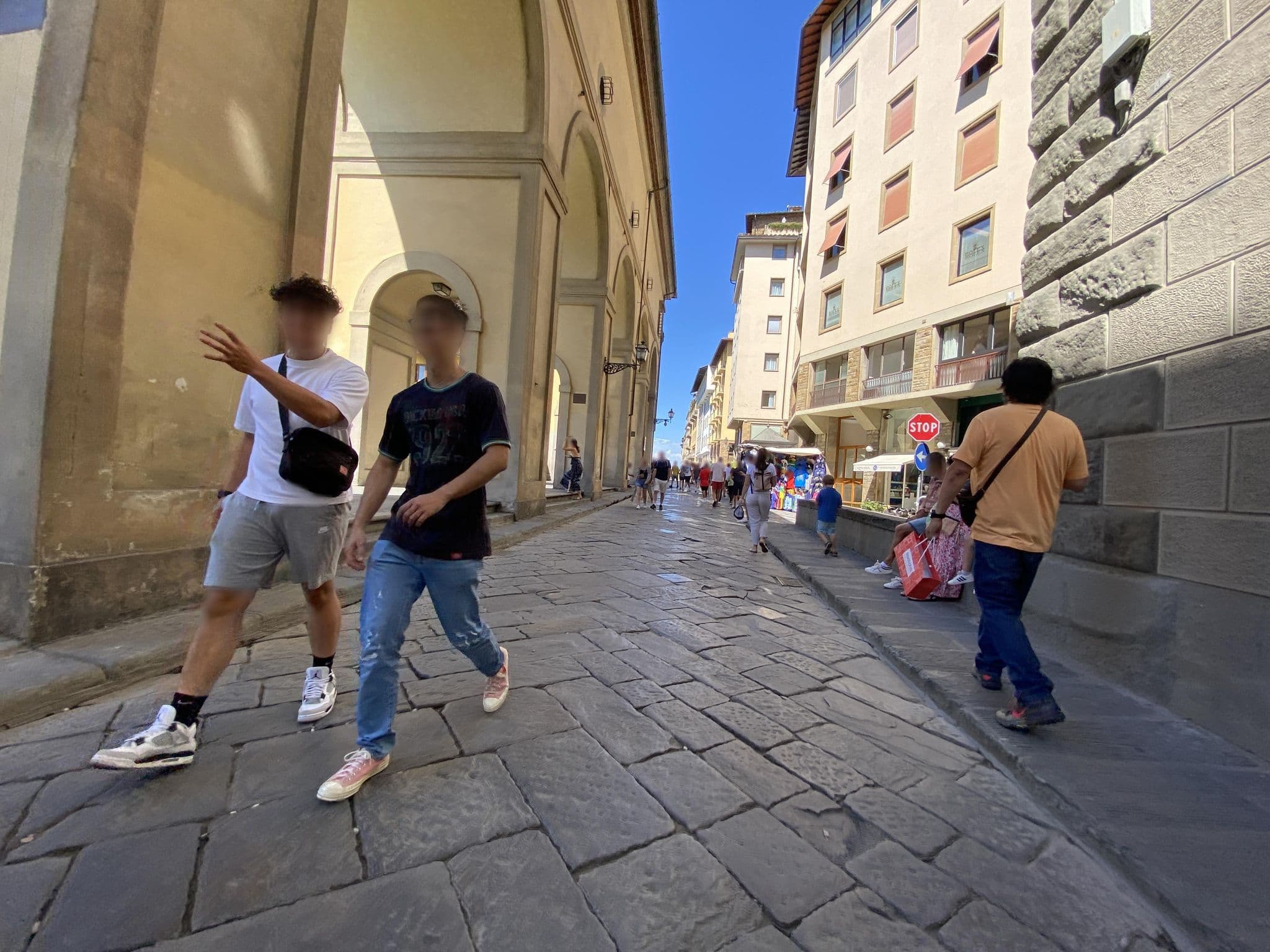 Street view near Residenza Castelli, Florence — © asturksever (CC BY-SA · Mapillary)