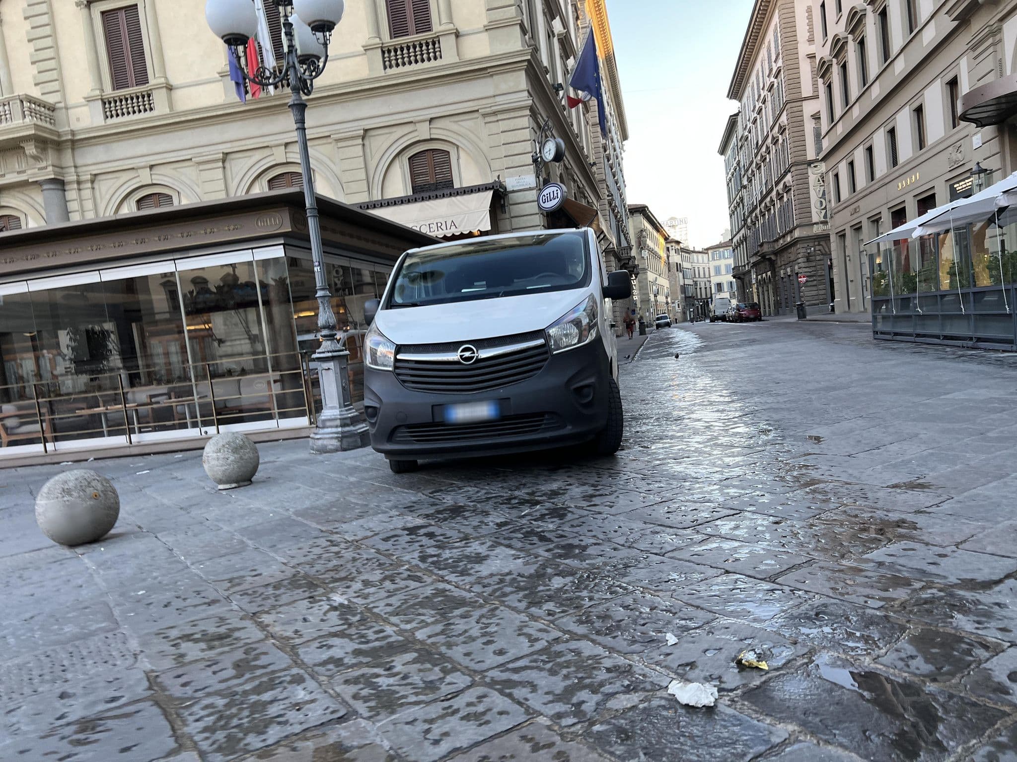 Street view near Designer Penthouse Dome Square, Florence — © shogohirasawa (CC BY-SA · Mapillary)