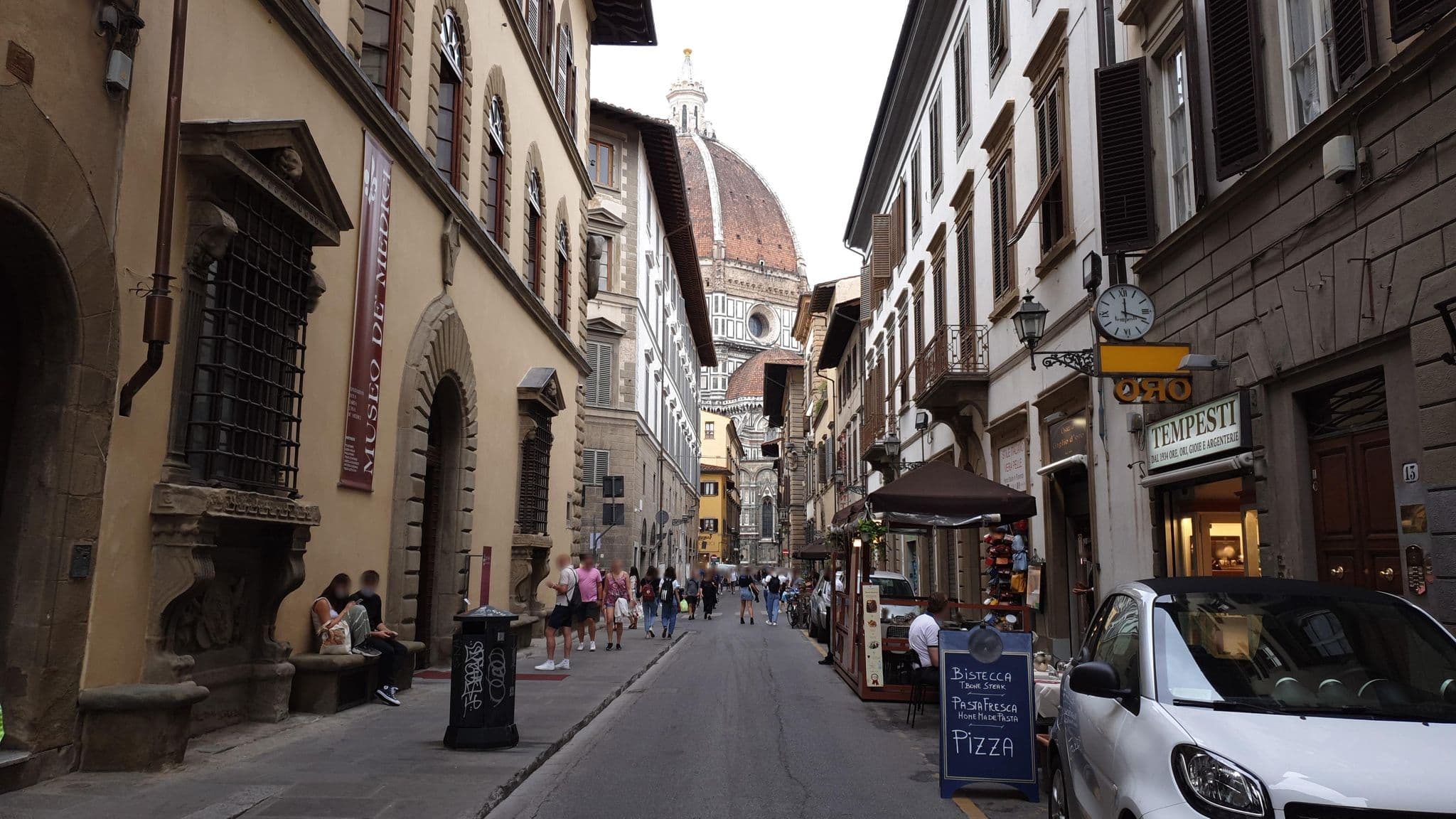 Street view near Relais Martinez, Florence — © jopparn (CC BY-SA · Mapillary)