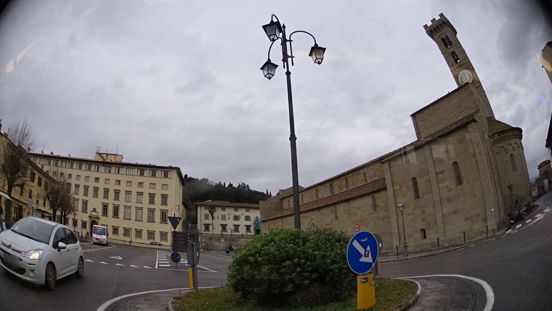Street view near Fattoria di Terenzano, Fiesole — © sashazykov (CC BY-SA · Mapillary)