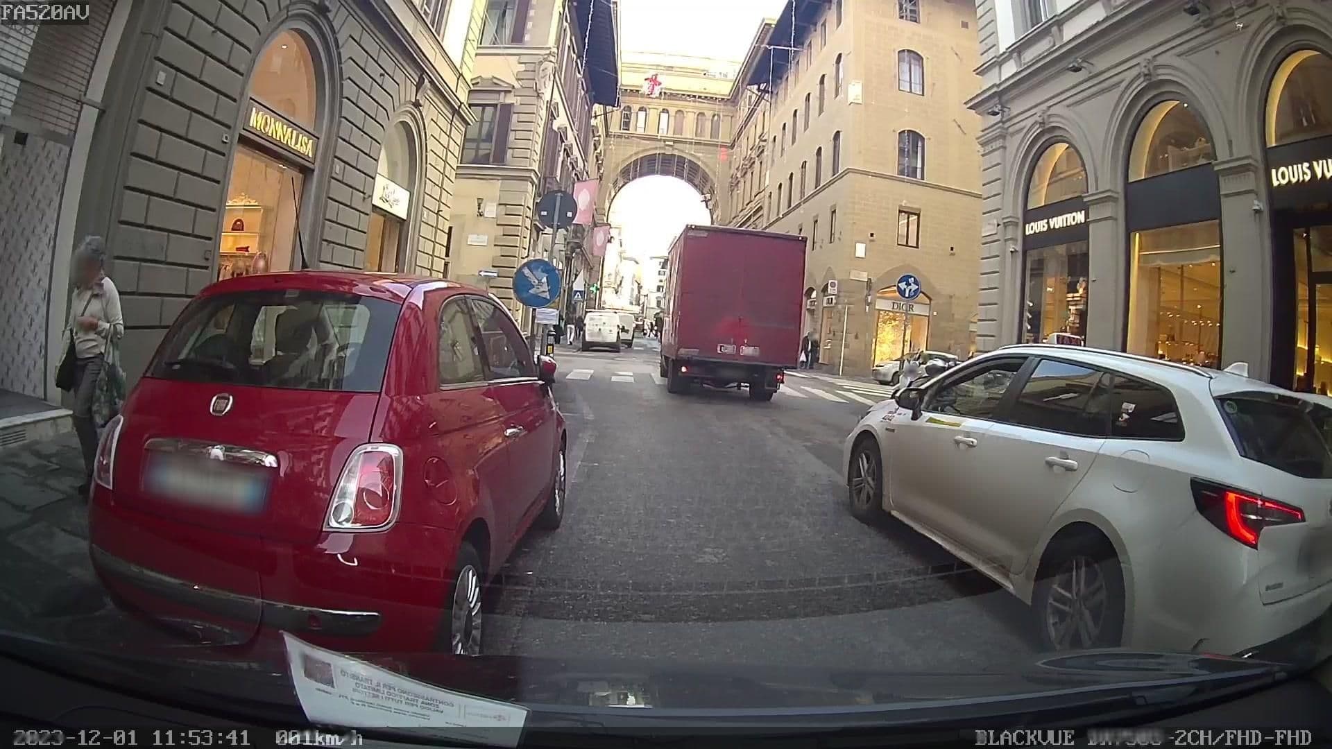 Street view near Florence Chic, Florence — © riccardofuziercayla (CC BY-SA · Mapillary)