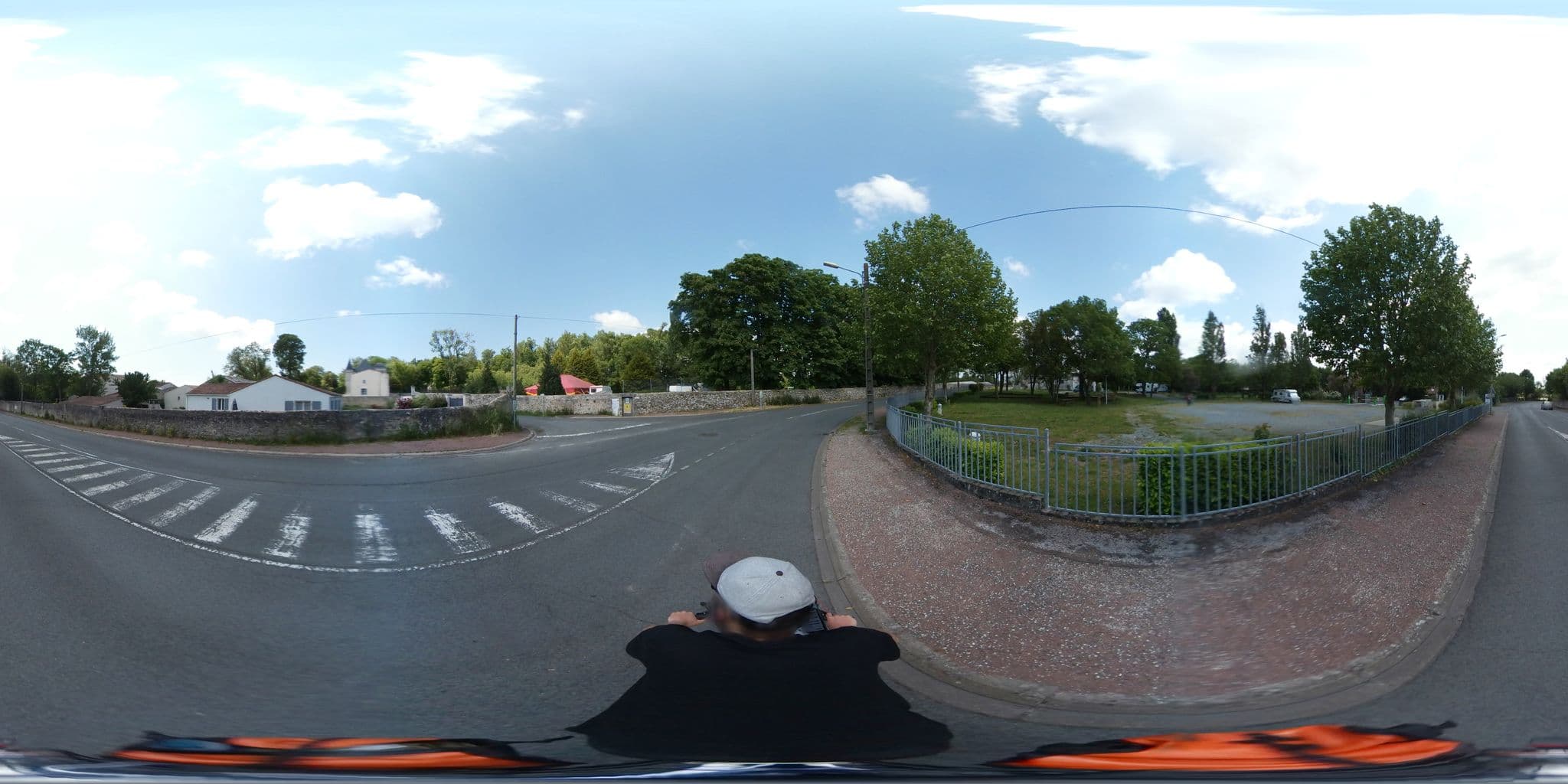 Street view near Aire Camping-Car Park Tonnay-Charente, Les Capucins, Tonnay-Charente — © ev1velodyssee (CC BY-SA · Mapillary)