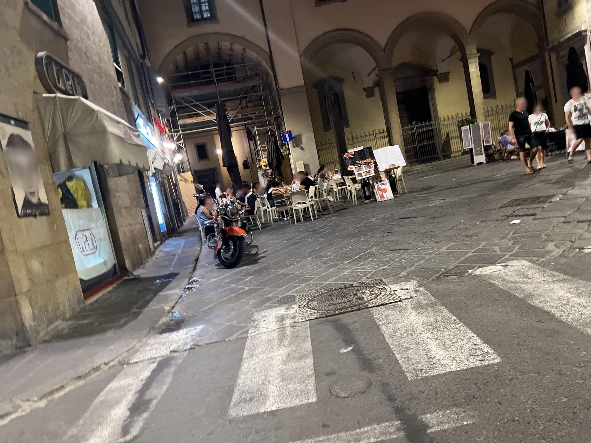 Street view near Ponte Vecchio - Guicciardini n. 10, Florence — © shogohirasawa (CC BY-SA · Mapillary)