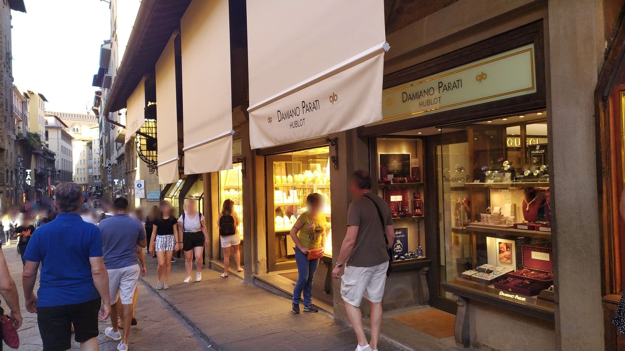 Street view near Terraza Del Hotel Continental, Florence — © mircozorzo (CC BY-SA · Mapillary)