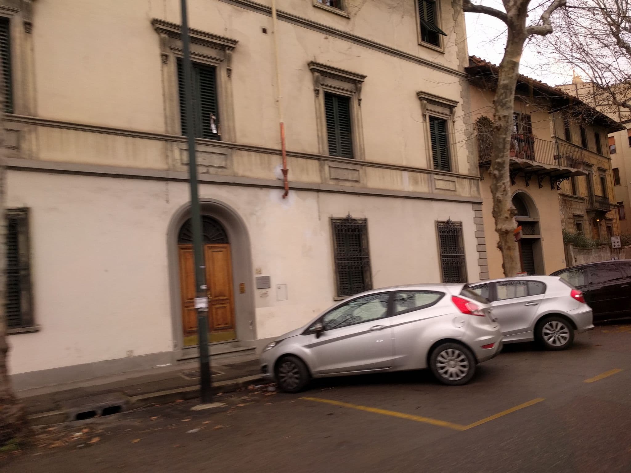 Street view near Lindenhaus - La Casa dei Tigli, Campo di Marte — © sashazykov (CC BY-SA · Mapillary)