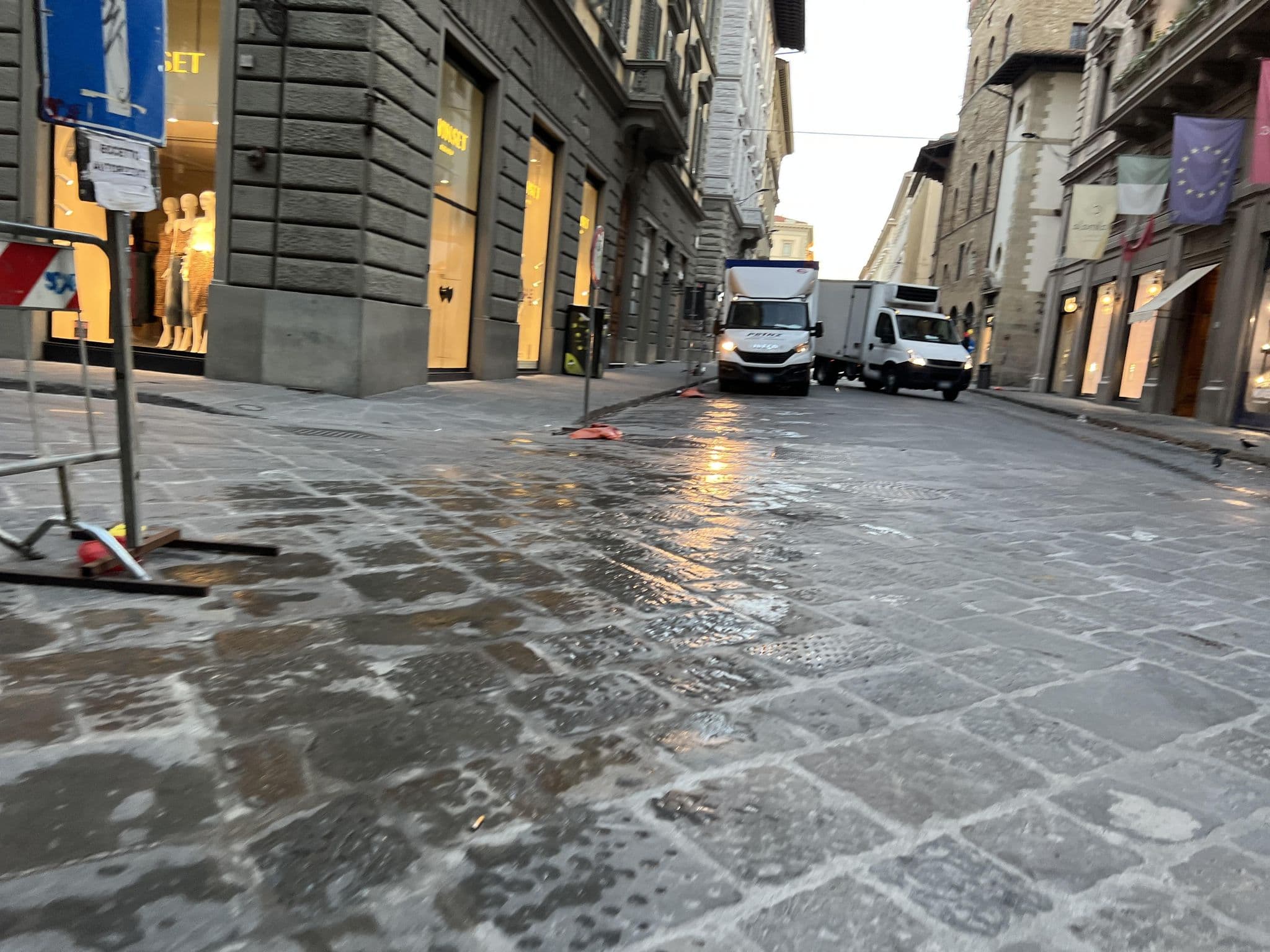 Street view near Hotel Calimala, Florence — © shogohirasawa (CC BY-SA · Mapillary)