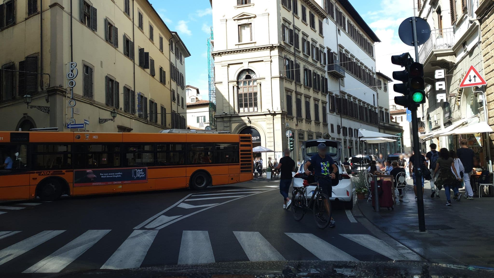 Street view near La Giaconda, Florence — © jopparn (CC BY-SA · Mapillary)