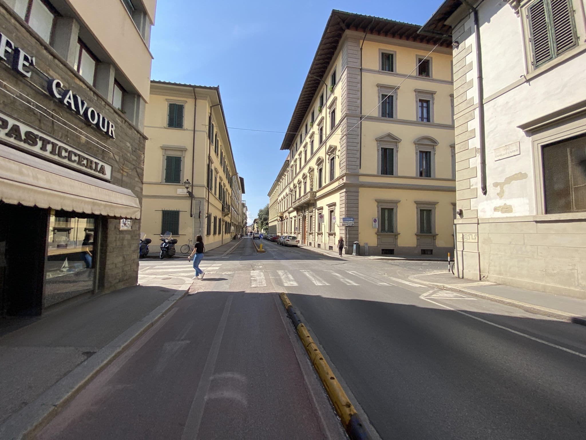 Street view near Relais Dante e Beatrice, Florence — © asturksever (CC BY-SA · Mapillary)