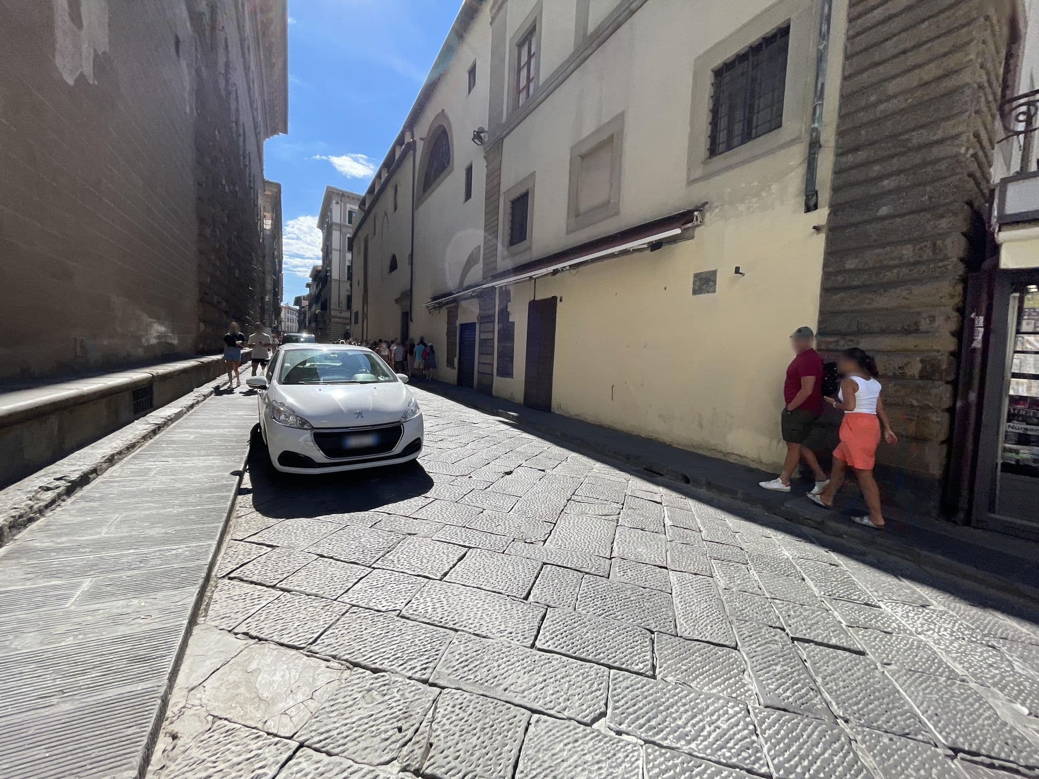 Street view near The Art Inn Florence, Florence — © asturksever (CC BY-SA · Mapillary)