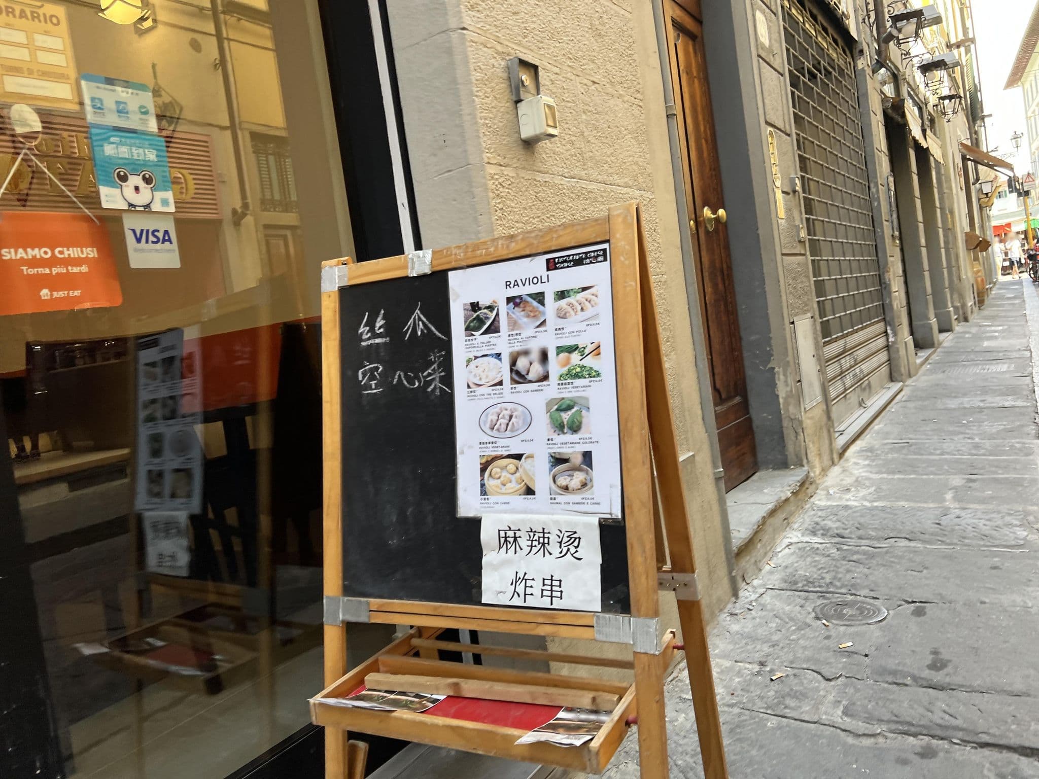 Street view near Globus Hotel Florence, Florence — © shogohirasawa (CC BY-SA · Mapillary)