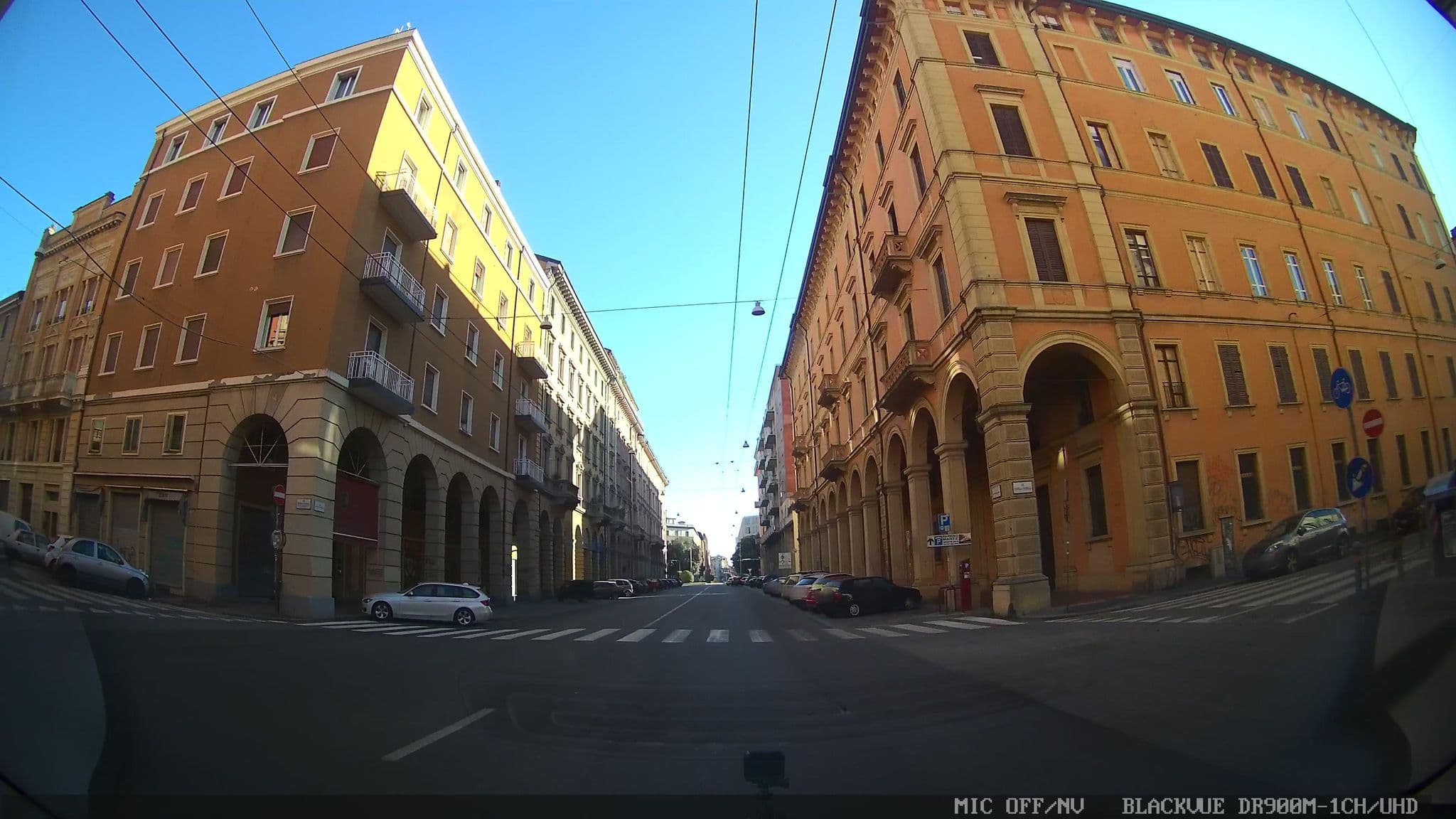 Street view near YunMeng Hotel, Bologna — © asturksever (CC BY-SA · Mapillary)