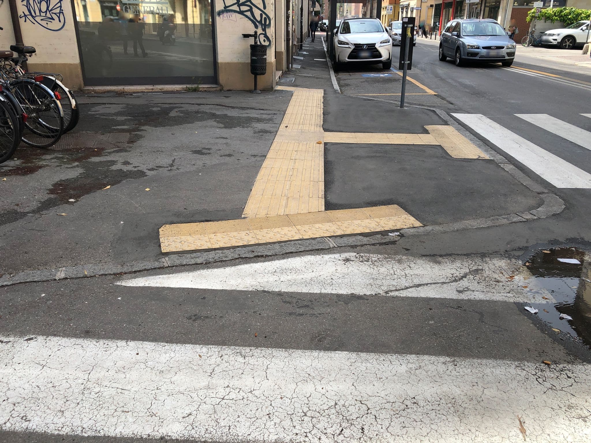 Street view near La Magnolia, Bologna — © fabiofornasari (CC BY-SA · Mapillary)