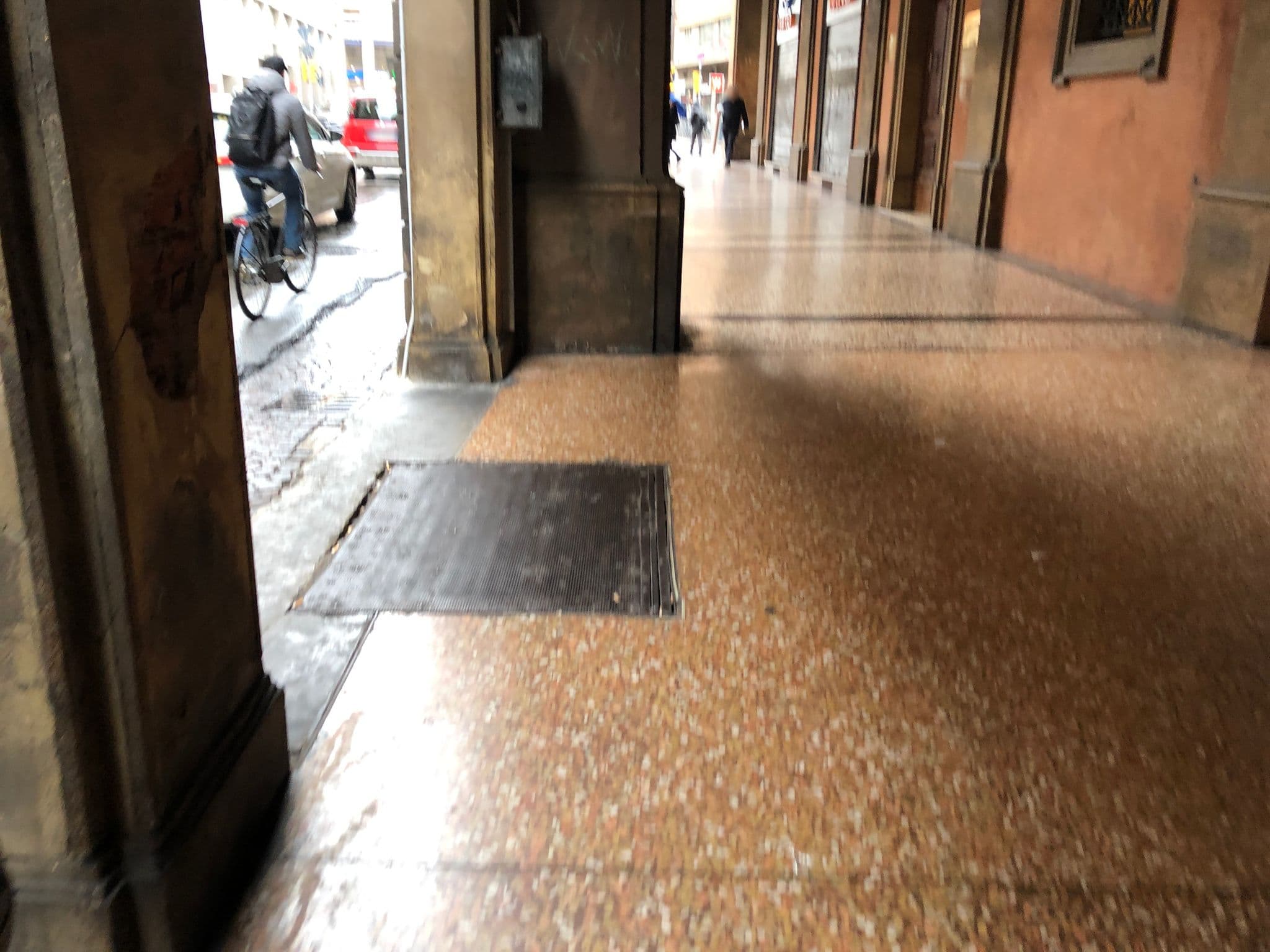 Street view near Delia’s Studios, Bologna — © fabiofornasari (CC BY-SA · Mapillary)