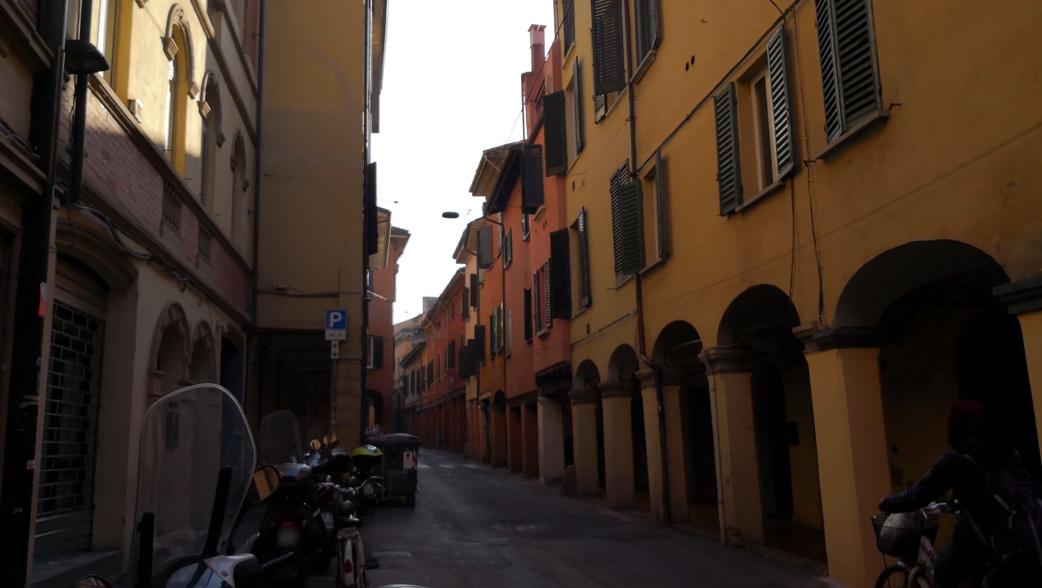 Street view near Aesthetica Semiramide, Bologna — © linqh (CC BY-SA · Mapillary)