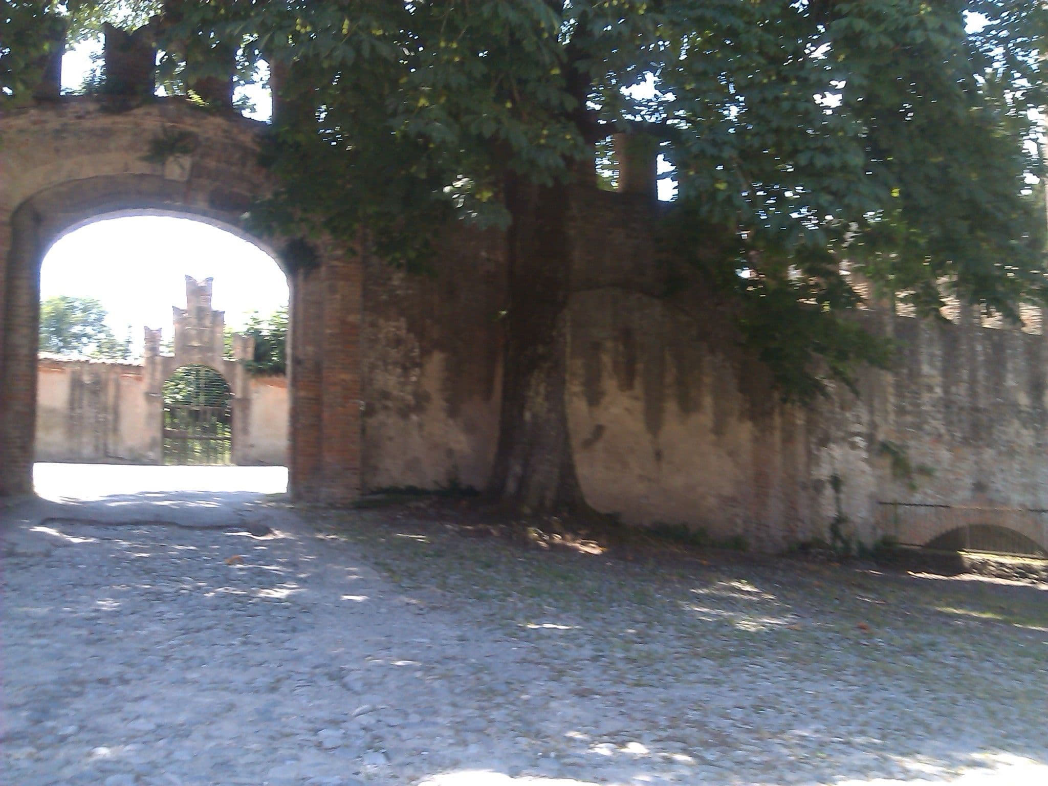 Street view near Del Castello Hotel, Borgonuovo — © changchun1 (CC BY-SA · Mapillary)