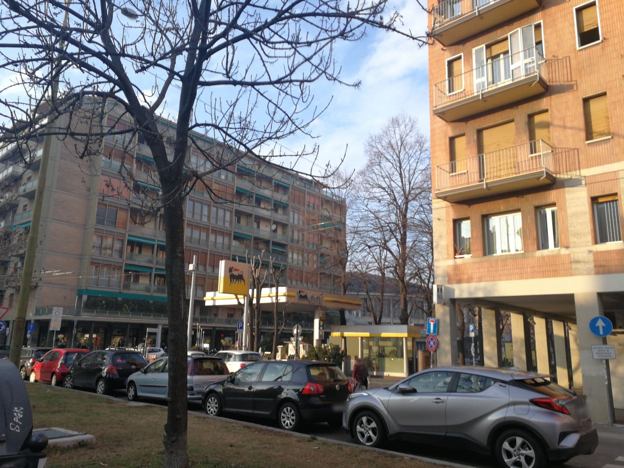 Street view near Riva reno 54 rooms, Bologna — © linqh (CC BY-SA · Mapillary)