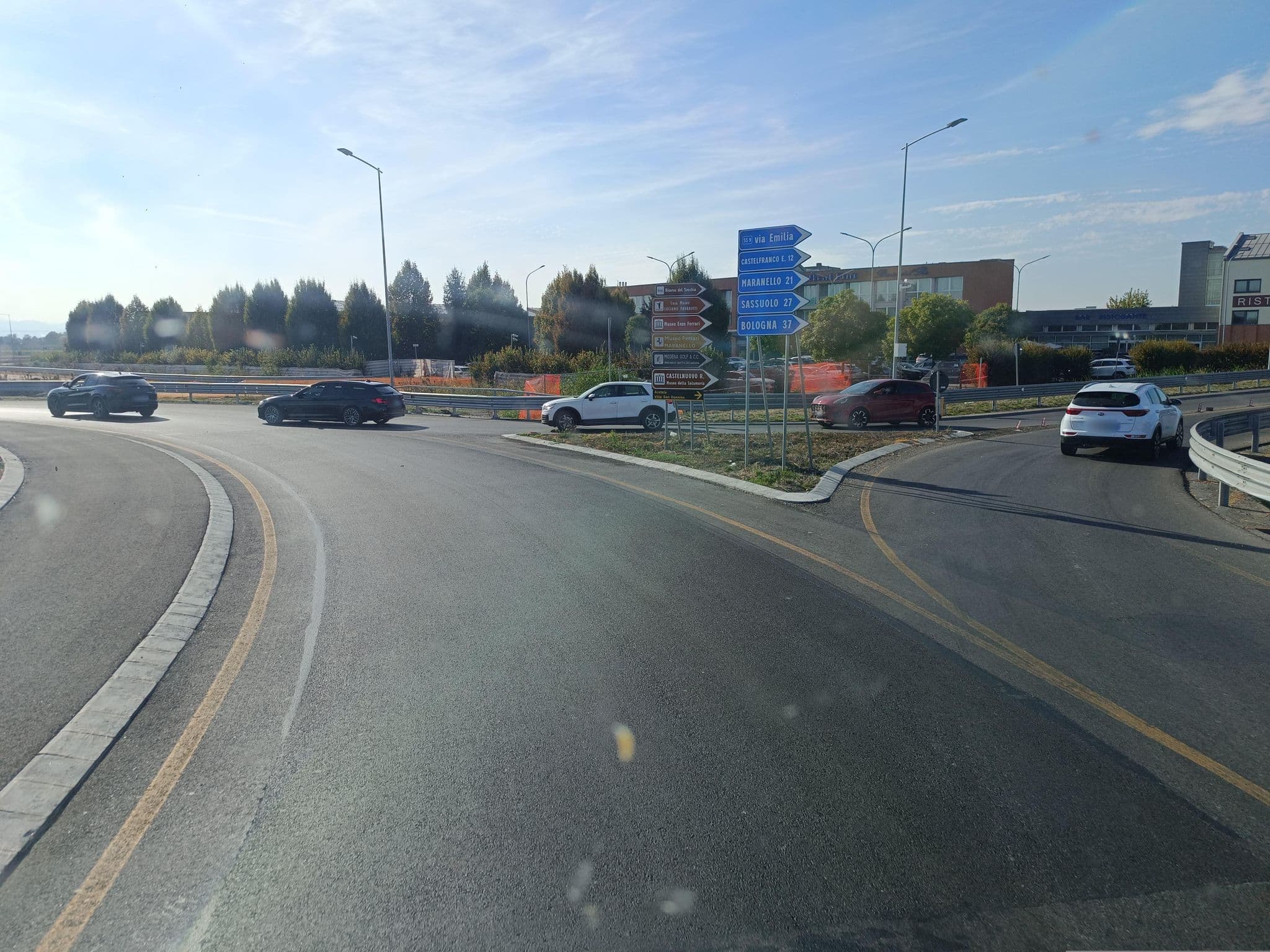 Street view near Hotel Real Fini Baia del Re, San Damaso — © klimakas (CC BY-SA · Mapillary)