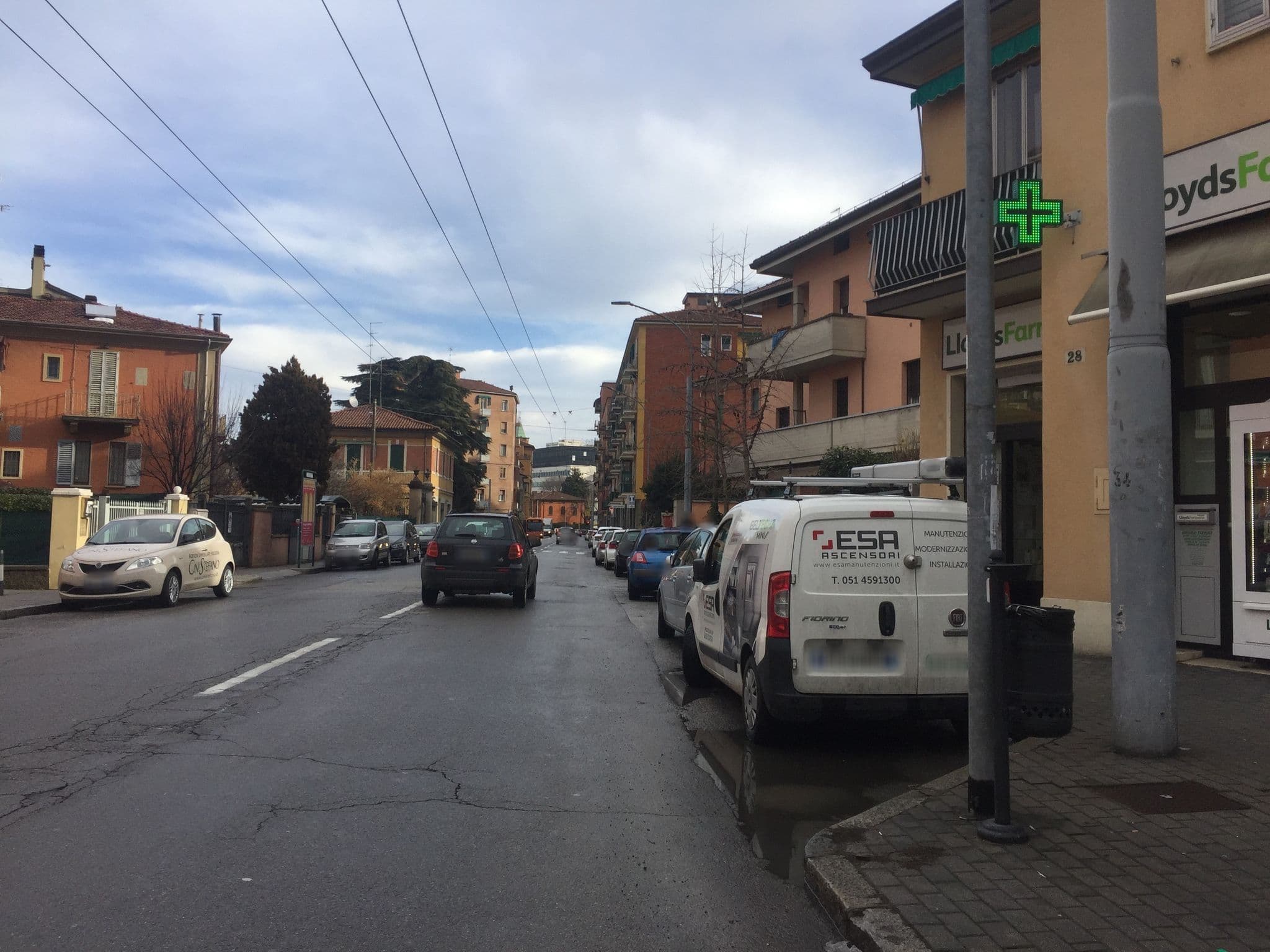 Street view near Charming Saloon, Bologna — © ilariagolluscio (CC BY-SA · Mapillary)