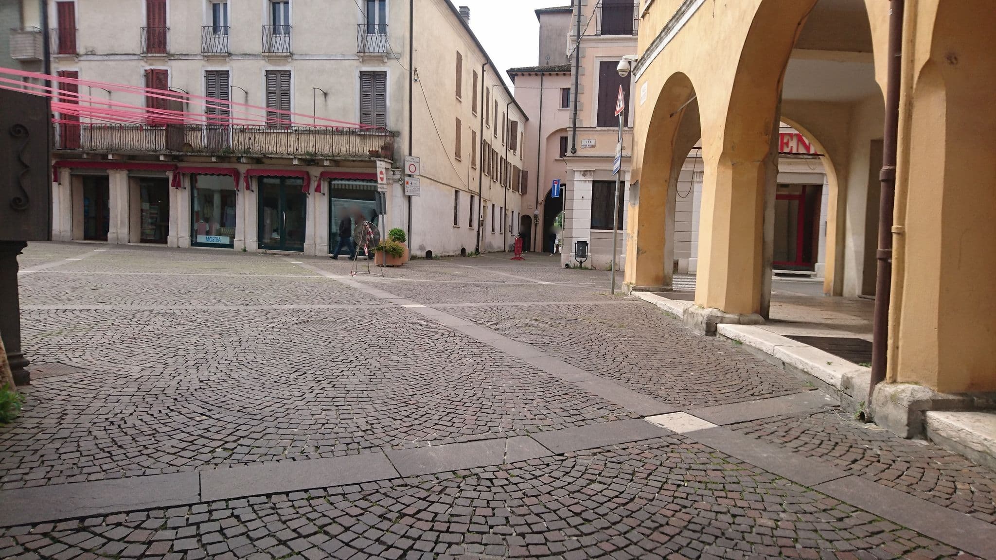 Street view near B&B La Magnolia, Ostiglia — © voschix (CC BY-SA · Mapillary)