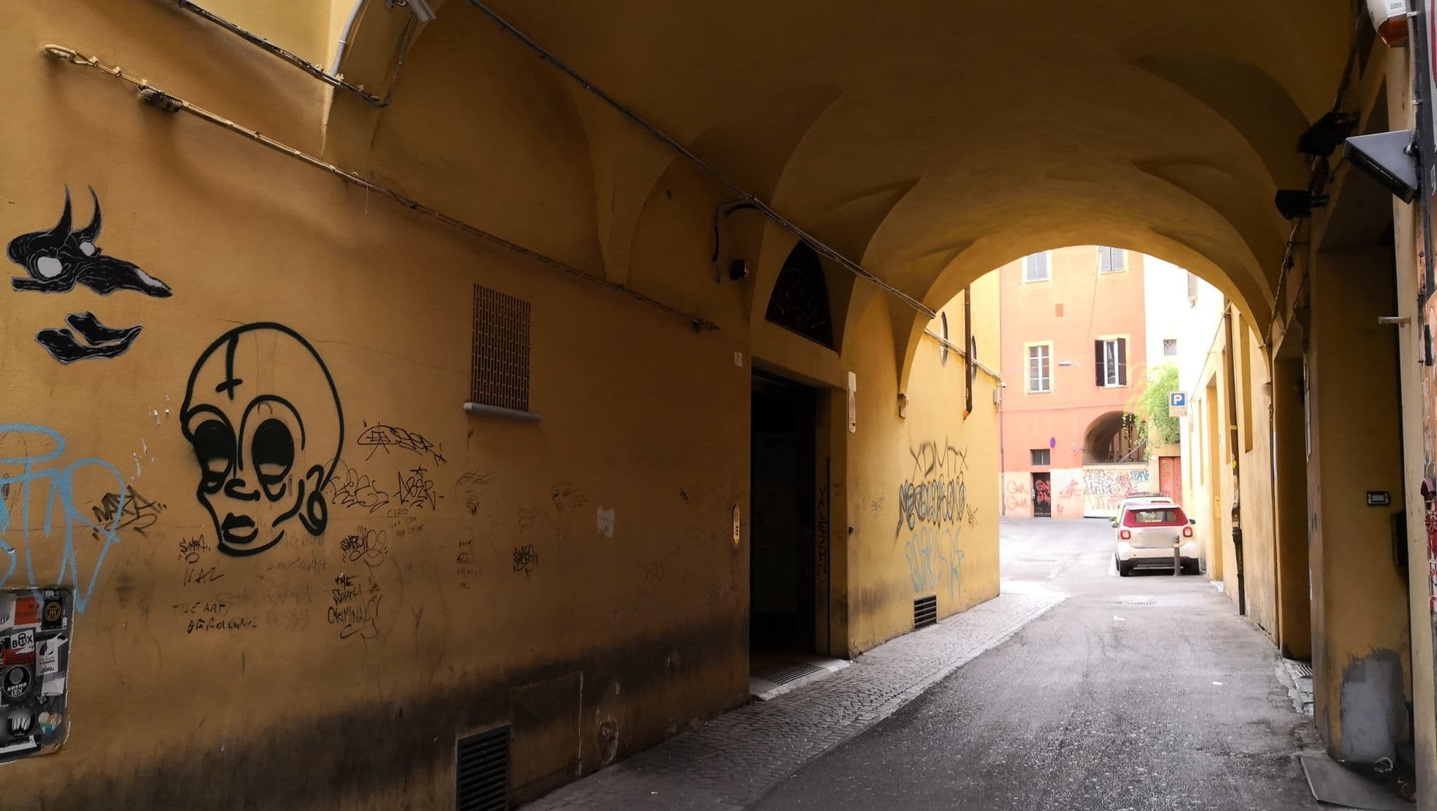 Street view near Casa Vacanza DueTorri, Bologna — © linqh (CC BY-SA · Mapillary)