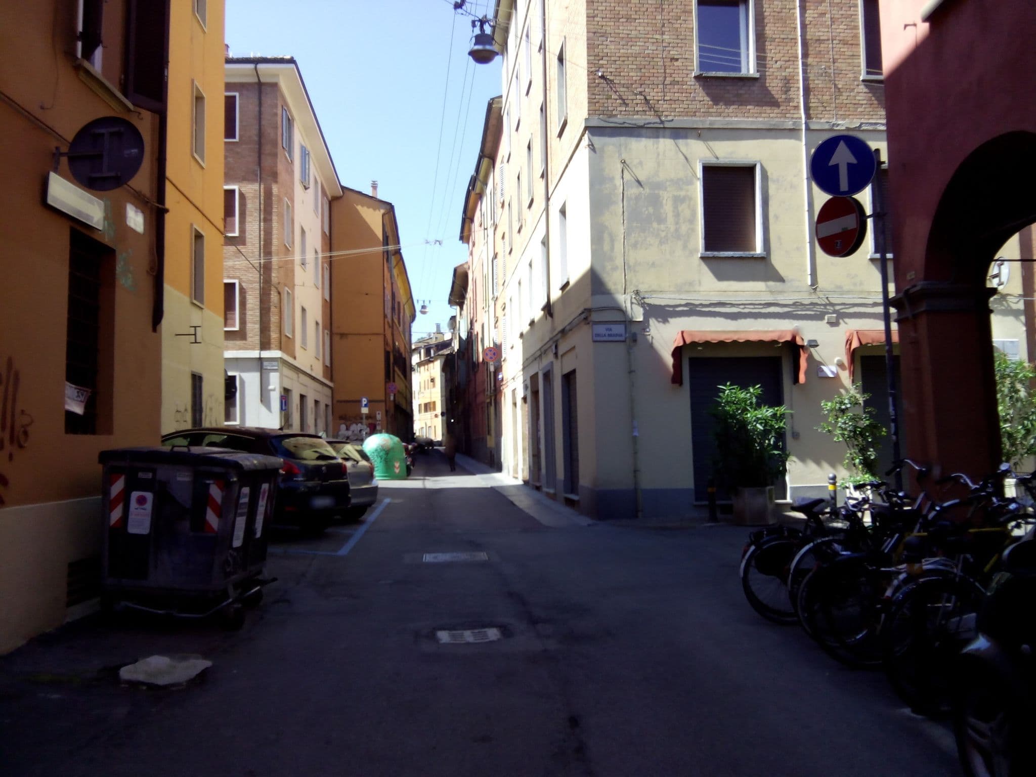 Street view near Le Stanze del Pratello, Bologna — © msanti (CC BY-SA · Mapillary)