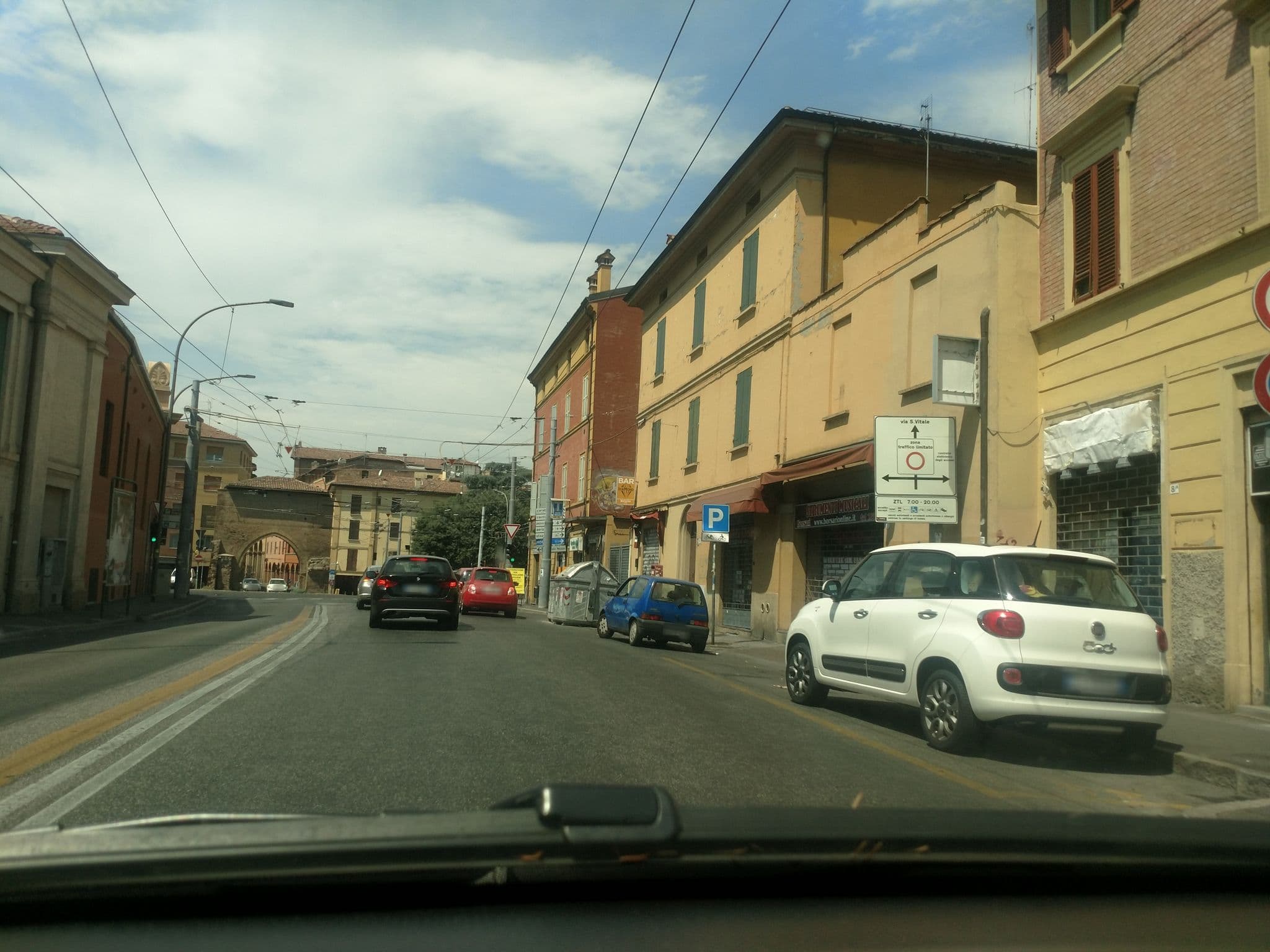 Street view near Cortesia, Bologna — © andbo (CC BY-SA · Mapillary)