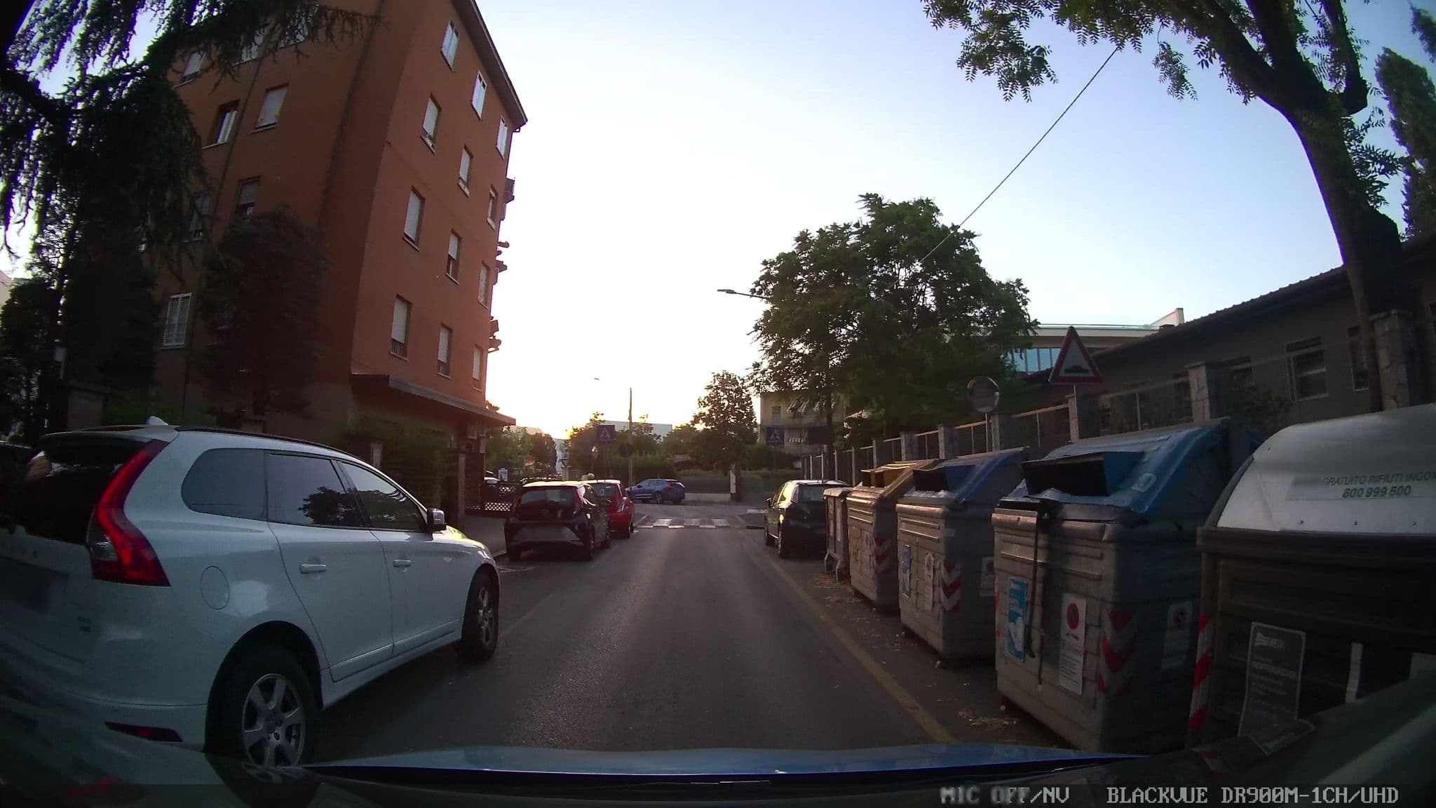 Street view near La finestra sulla fiera, Bologna — © jrachi (CC BY-SA · Mapillary)