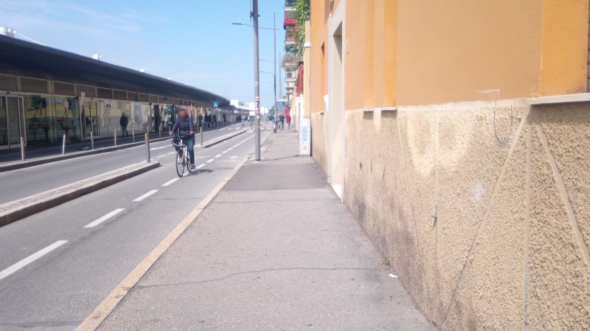 Street view near bb veronesi, Bologna — © alesarrett (CC BY-SA · Mapillary)